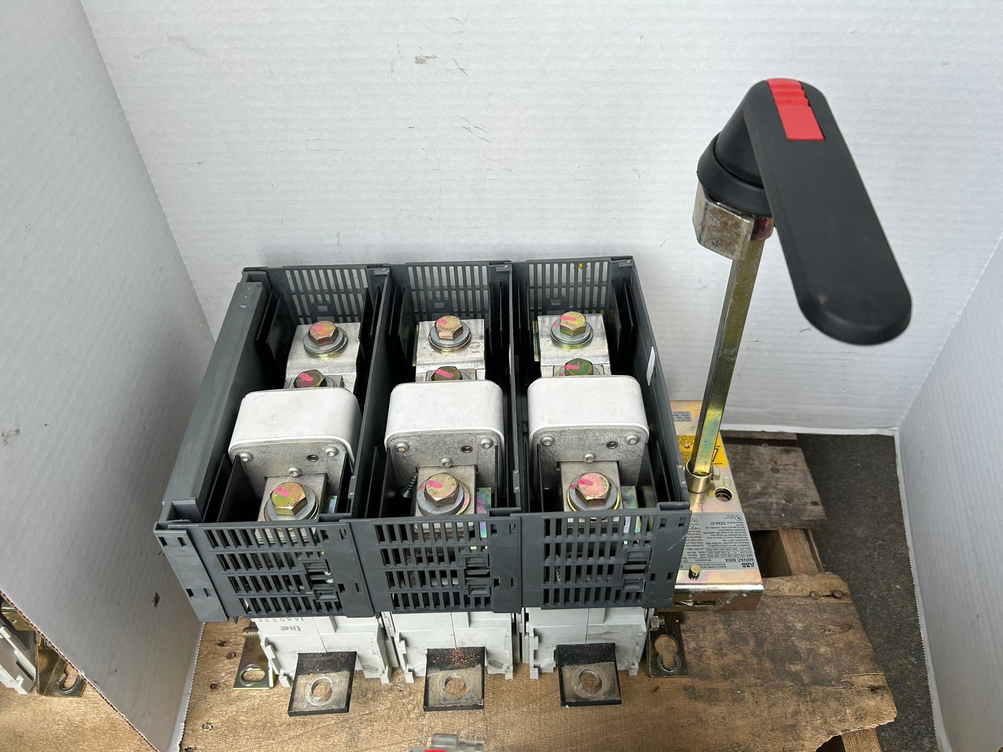 ABB OES800L3 Fusible Disconnect Switch 3 Pole 600VAC 800A On/Off Switch No Cover