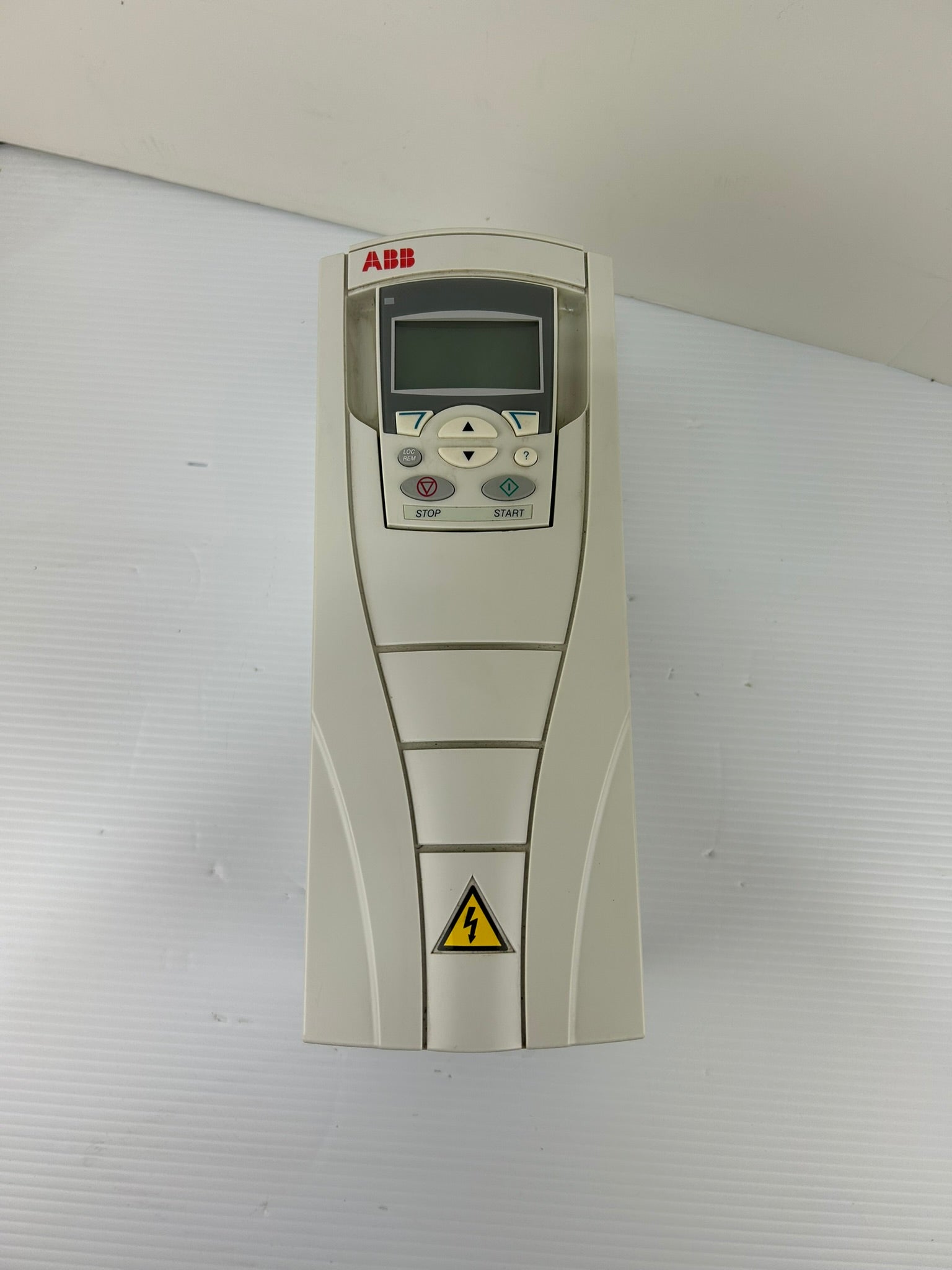 ABB ACS550-U1-08A8-4 VFD Variable Frequency Drive 5HP 480V 3PH AC Drive 4kW
