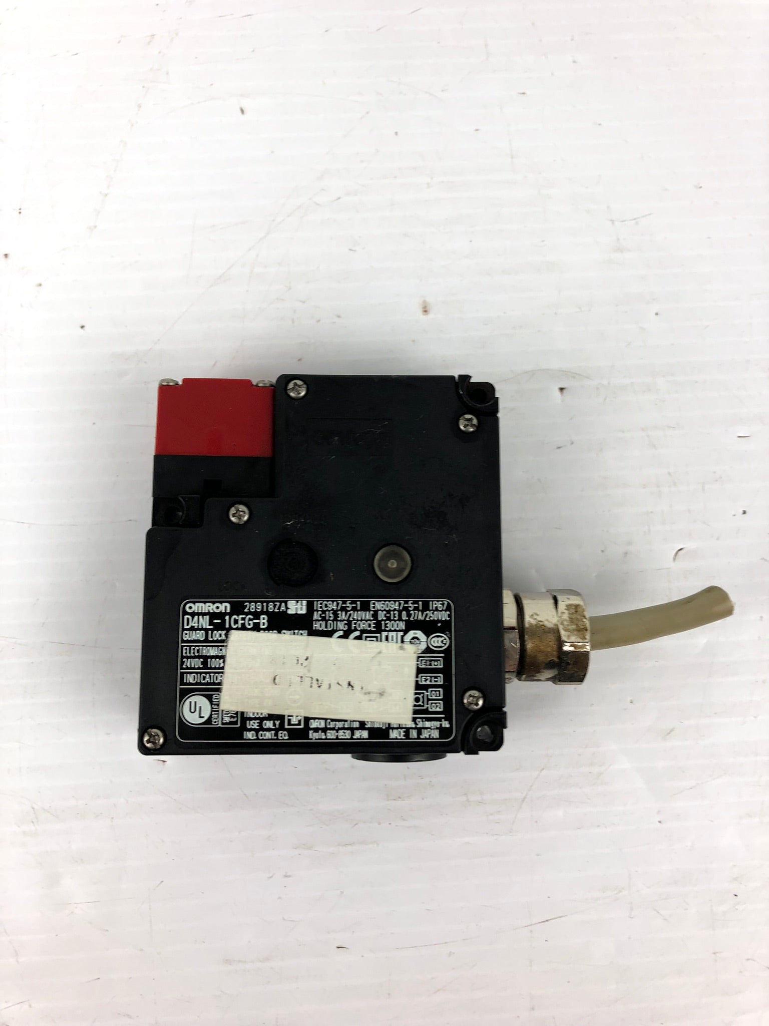 Omron D4NL-1CFG-B Guard Lock Safety-Door Switch 24VDC 100% ED 200mA