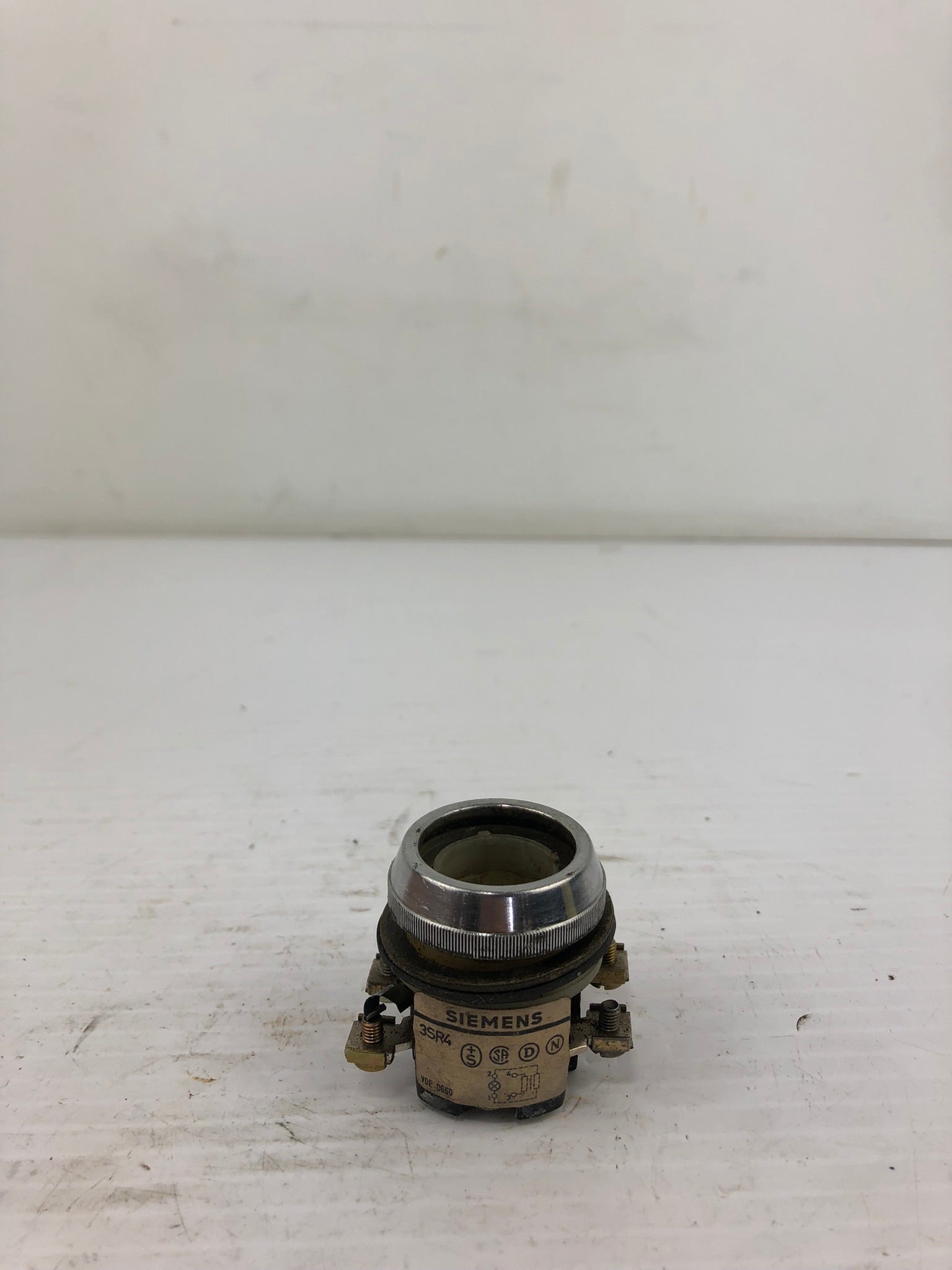 Siemens 3SR4 Pilot Light Switch Indicating Lamp 1-5/8"