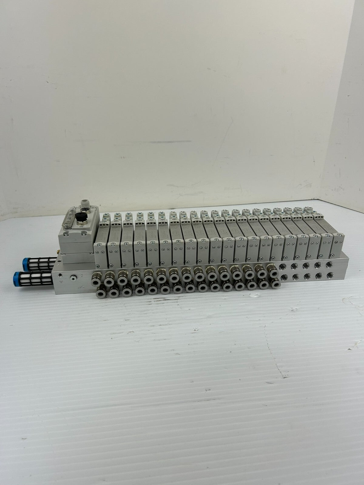 Festo VTUG-14-VRPT-S8-B1T-G14-UL-G18S-9K11M Manifold Valve Assembly w/ 20 Valves