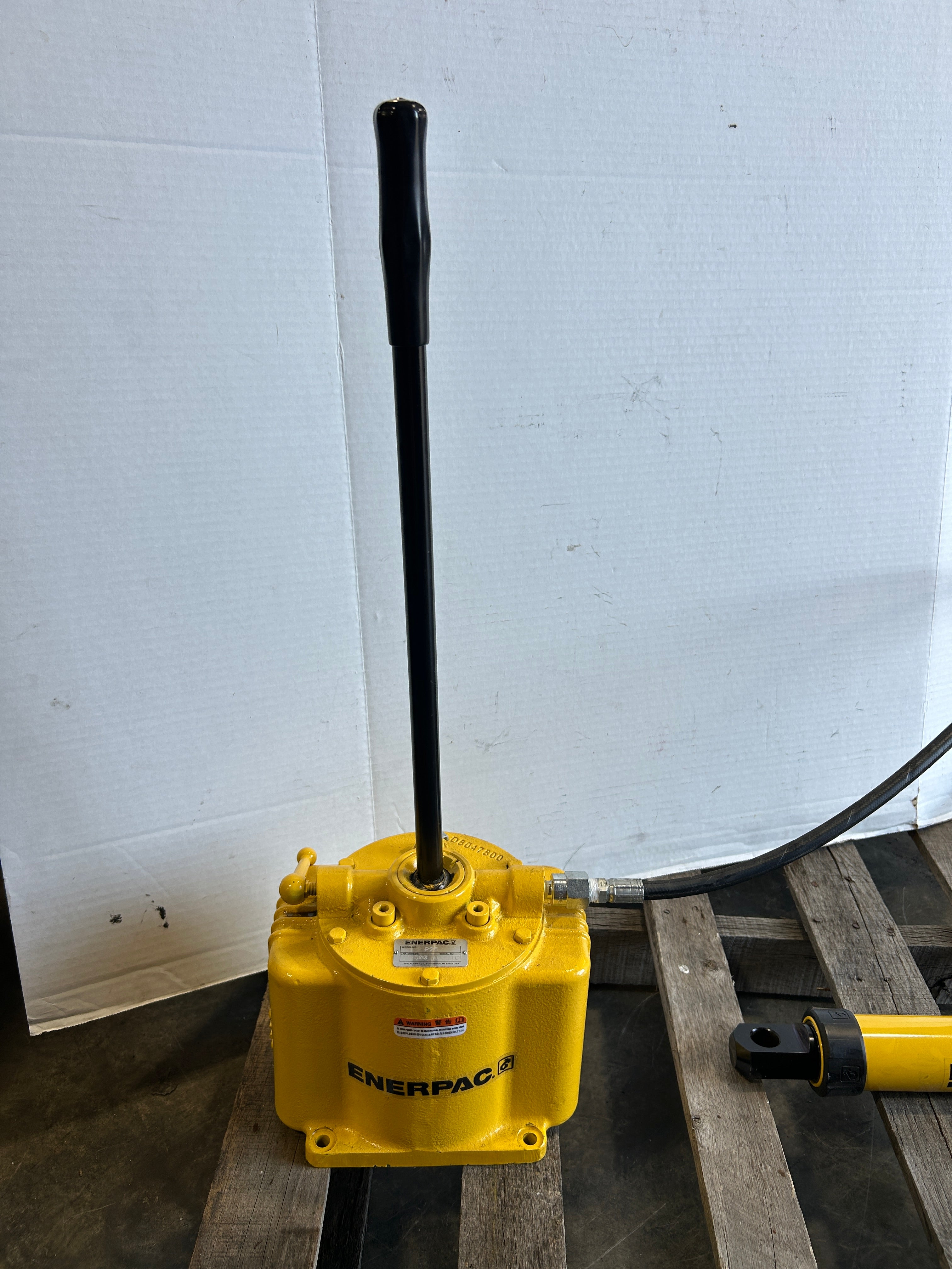 Enerpac P25 Hand Pump 2500 Tons/PSI with RC108 Hydraulic Cylinder 10T 10,000 PSI