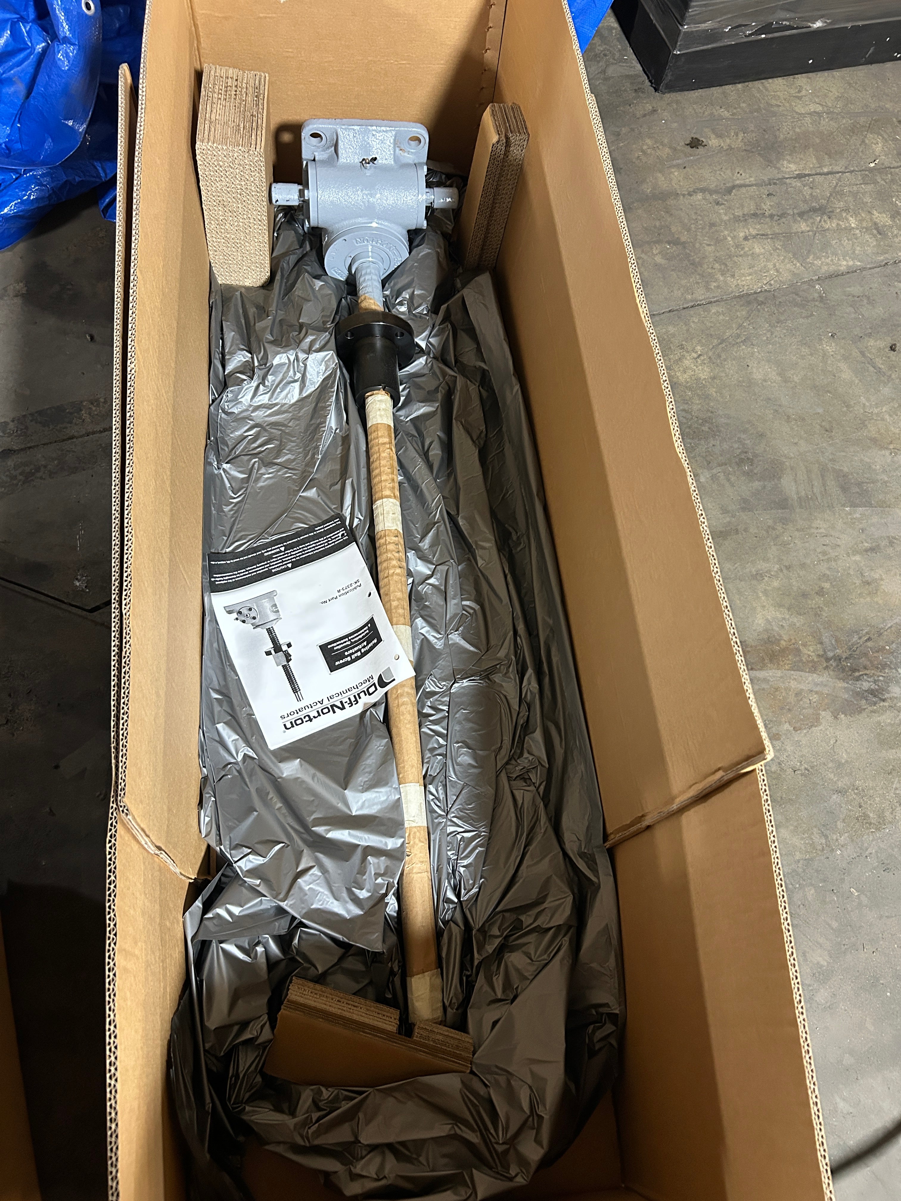 Duff Norton UM9811 Mechanical Actuator Rotating Ball Screw DM9811 SK-2009-1