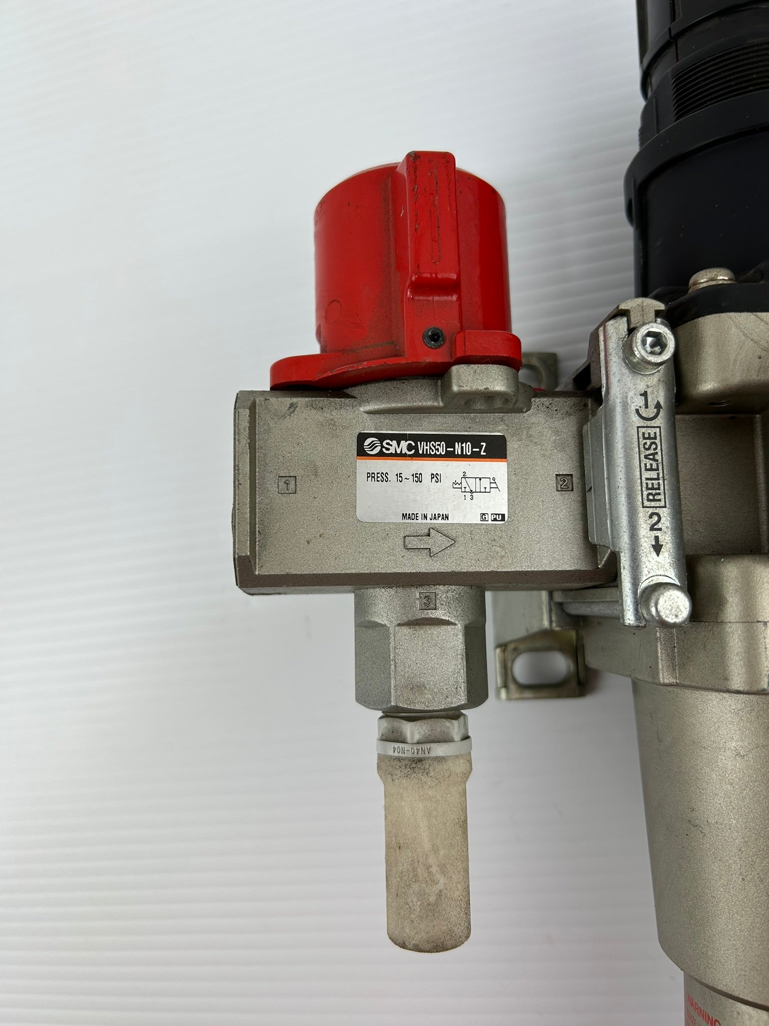 SMC AW60-N10-Z Filter Regulator with VHS50-N10-Z Pneumatic Lockout Valve