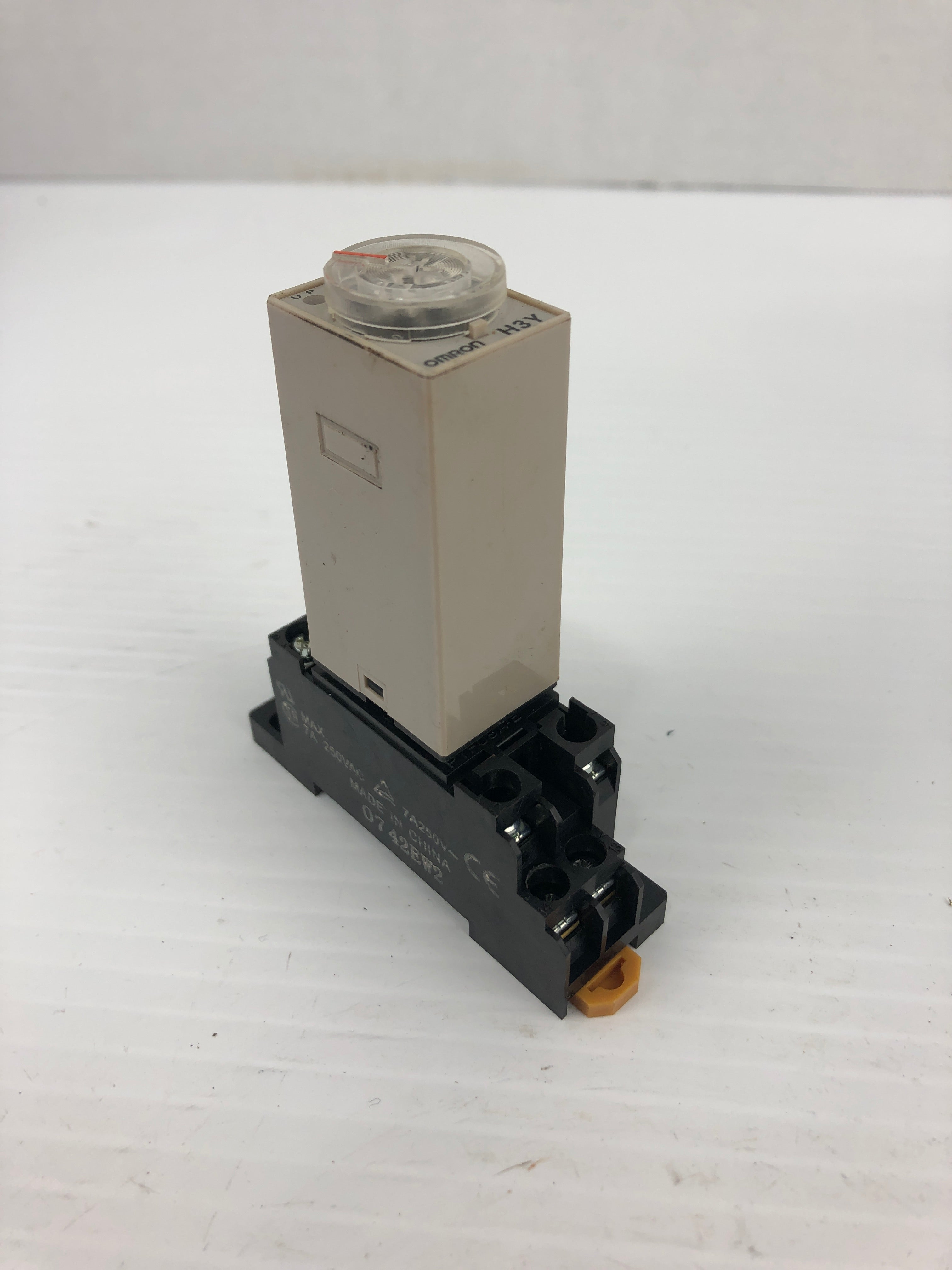 Omron H3Y-2 Timer DC24V with Base 0742EW2