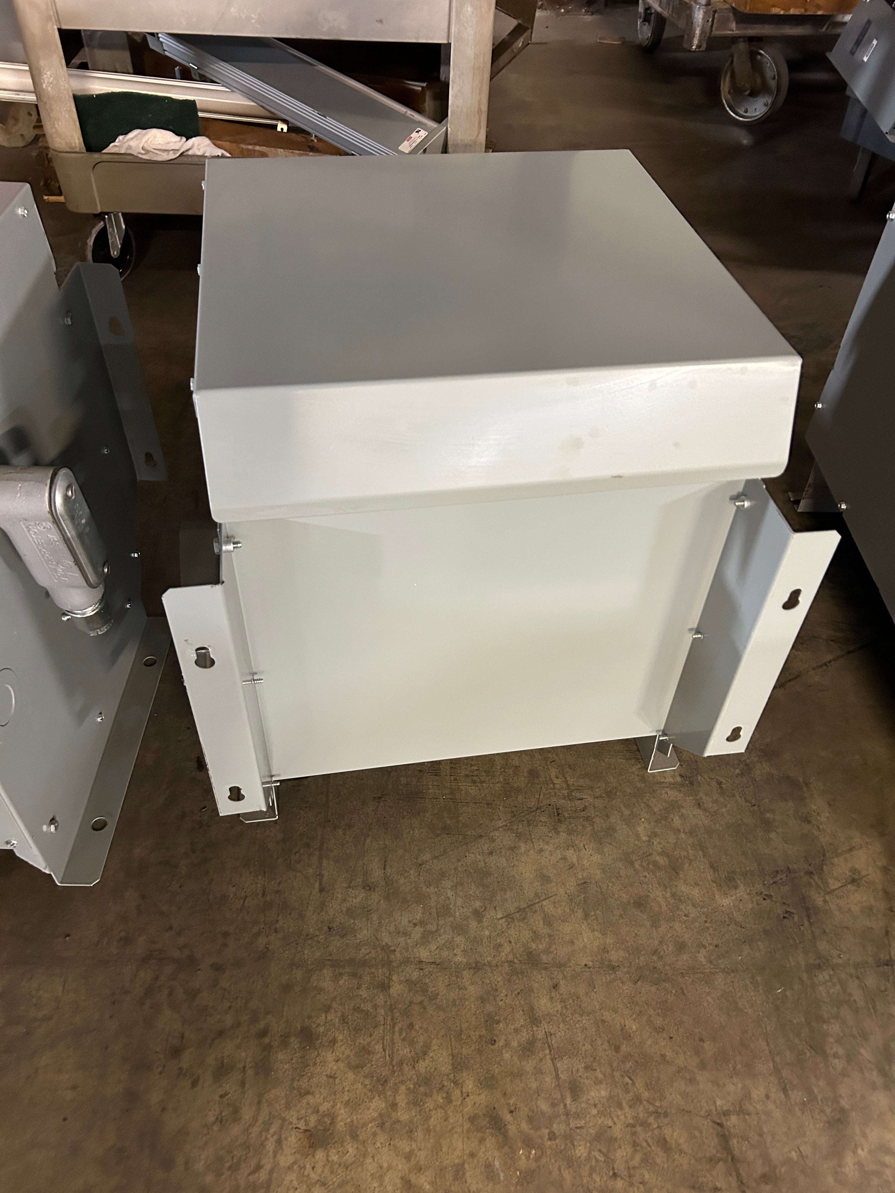 Allen-Bradley 176252 Dry Type Drive Isolation Transformer 14kVA 3PH 460V DB04M