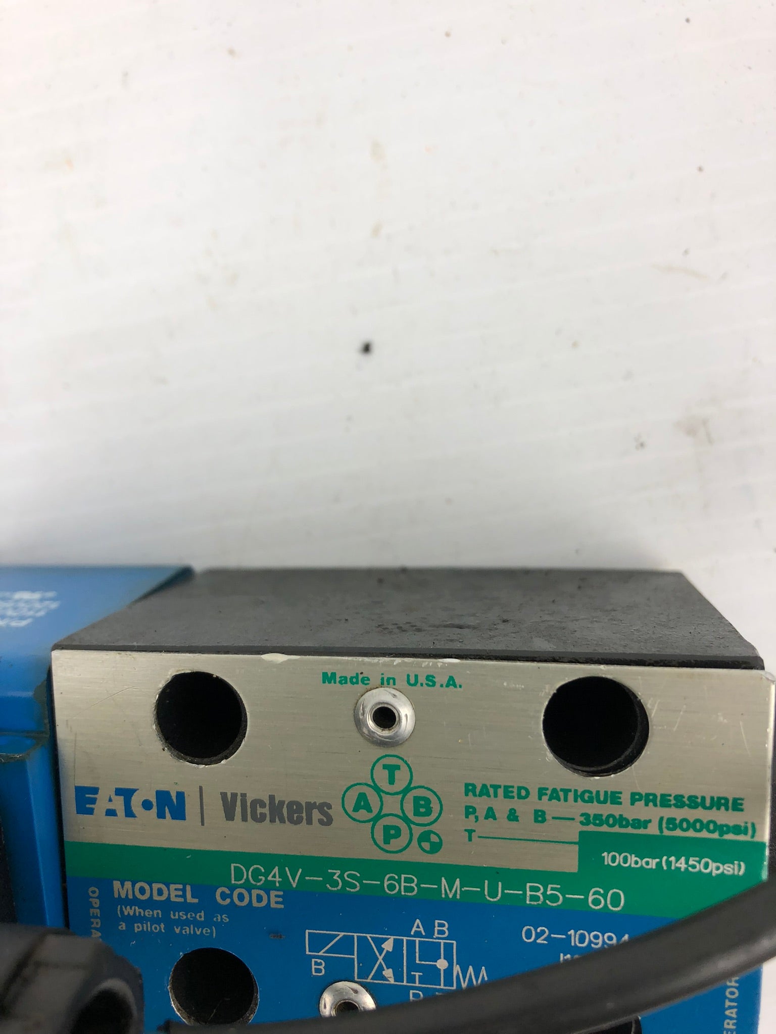Eaton Vickers DG4V-3S-6B-M-U-B5-60 Solenoid Valve