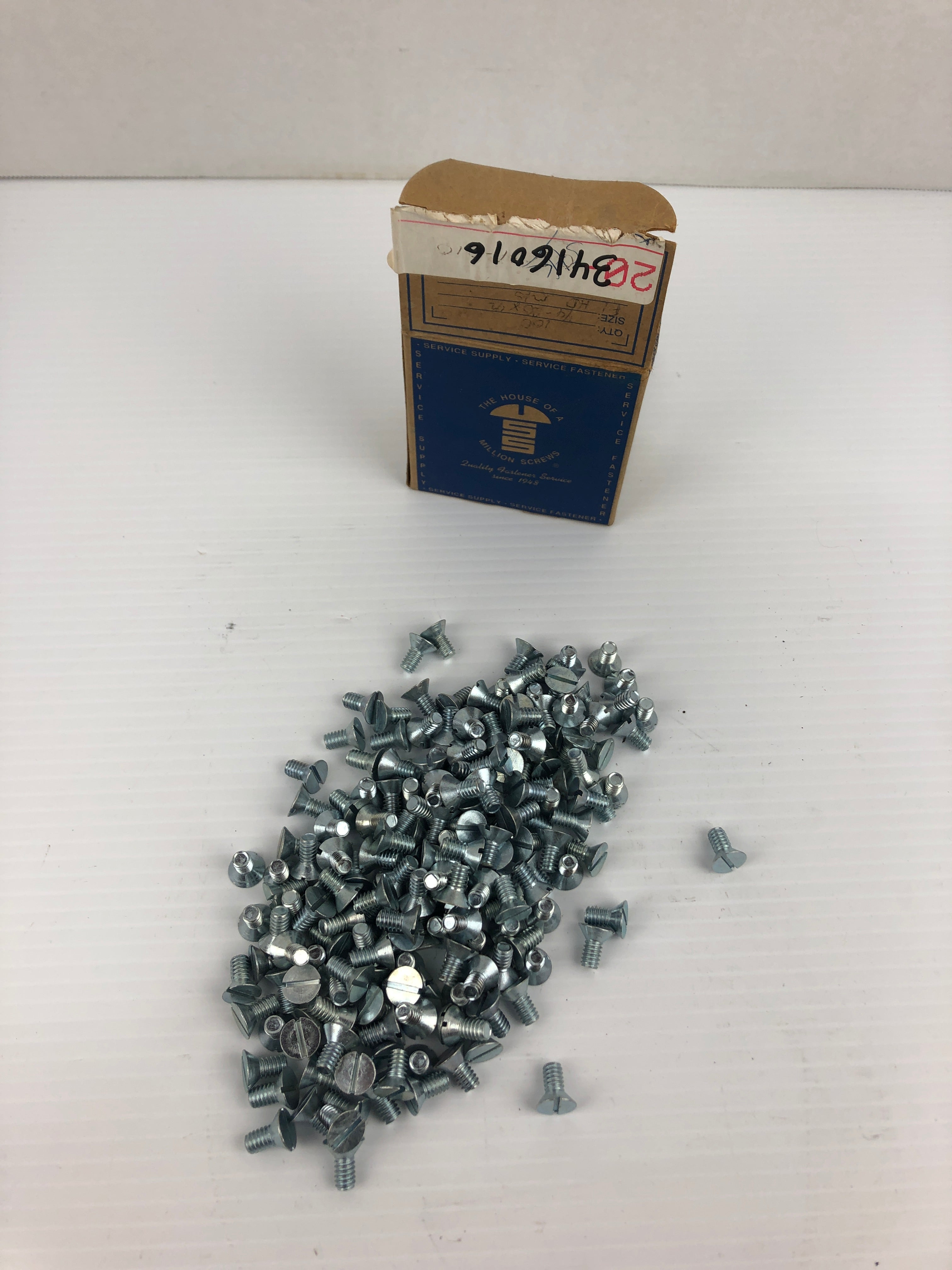 The House Of A Million Screws 1/4-20 x 1/2" Flat Head M/8 Zinc - Lot of 193