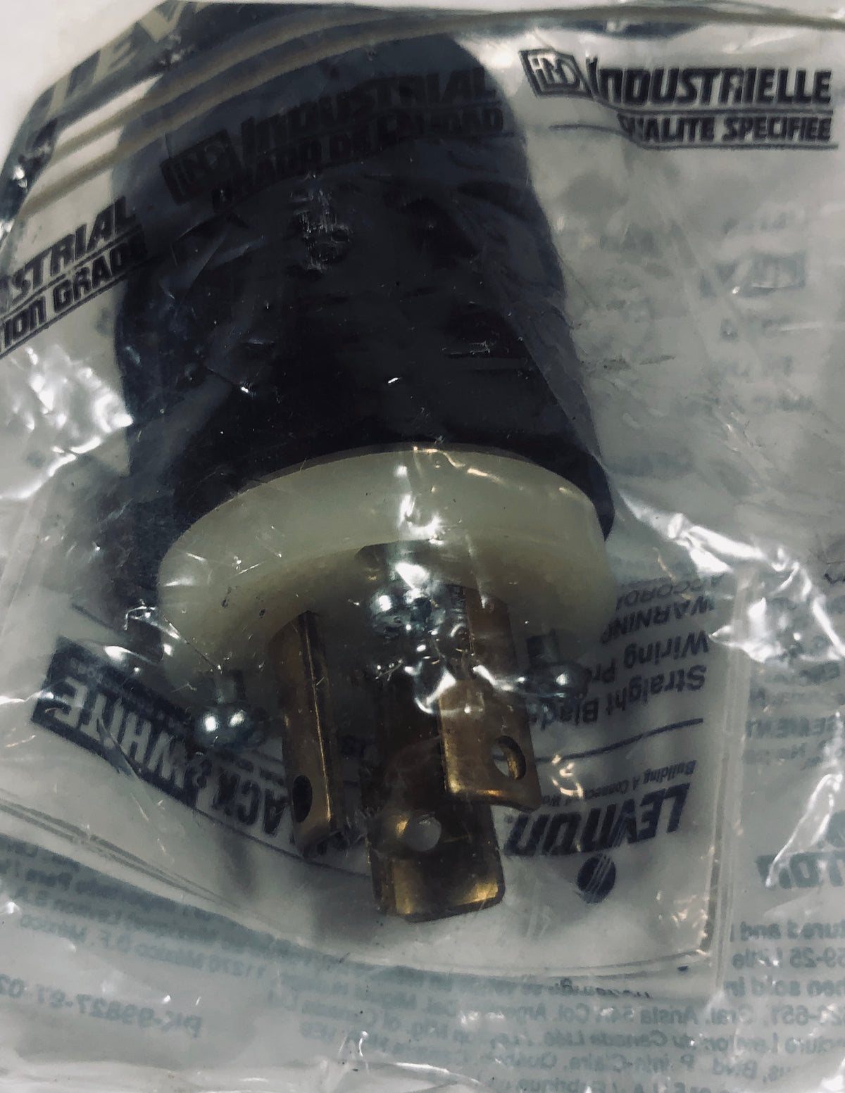 Leviton Plug 4720-C