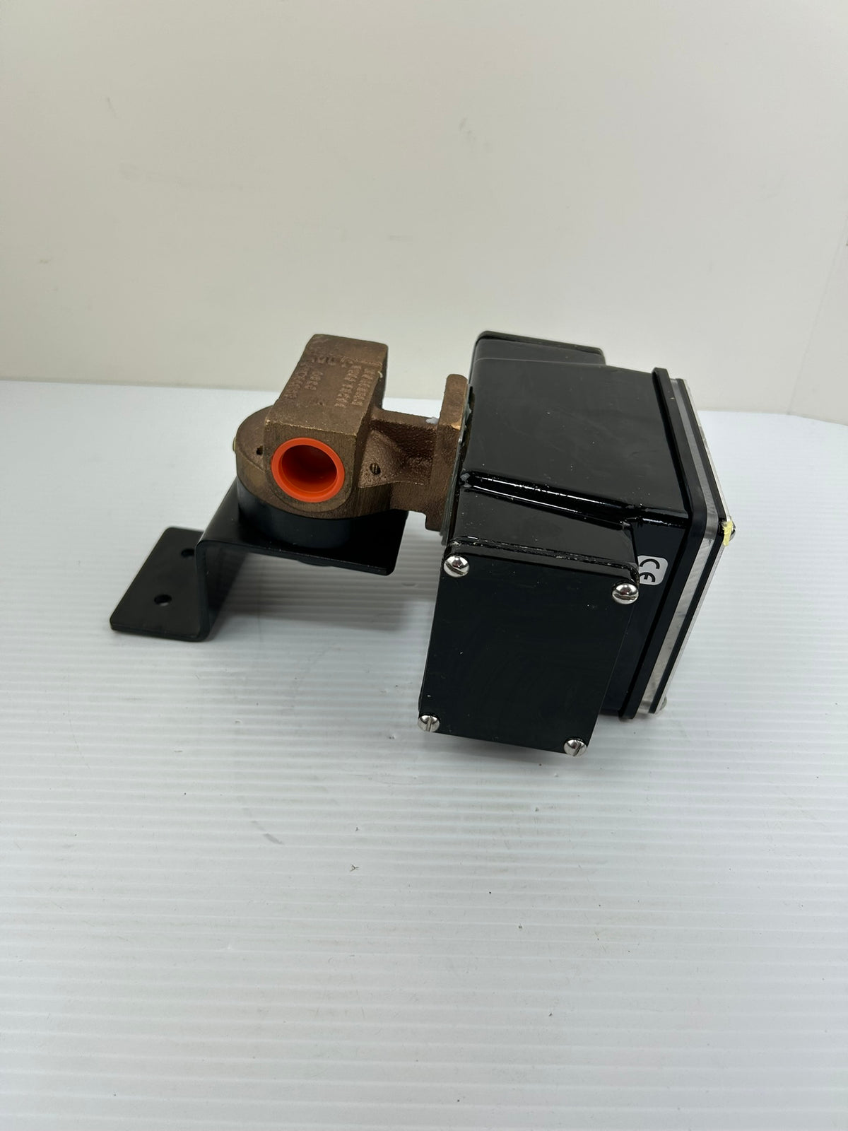UFM Universal Monitors SN-BSB20GM-6-32V1.0-TXL0WR-F 32V Flow Monitor