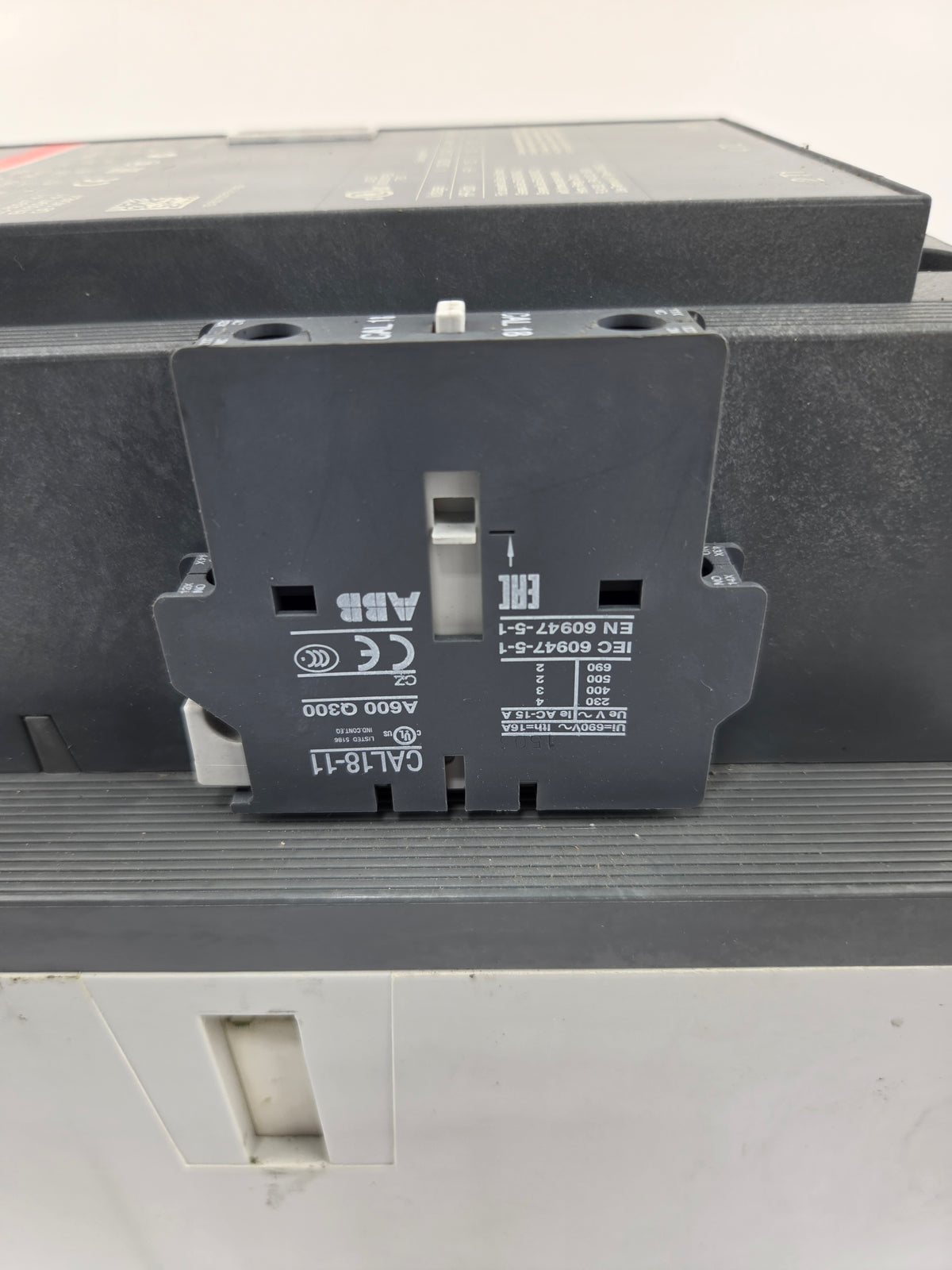 ABB AF400-30 IEC Contactor 400A AC-3 600A AC-1 3 Pole 100-250V AC/DC Coil