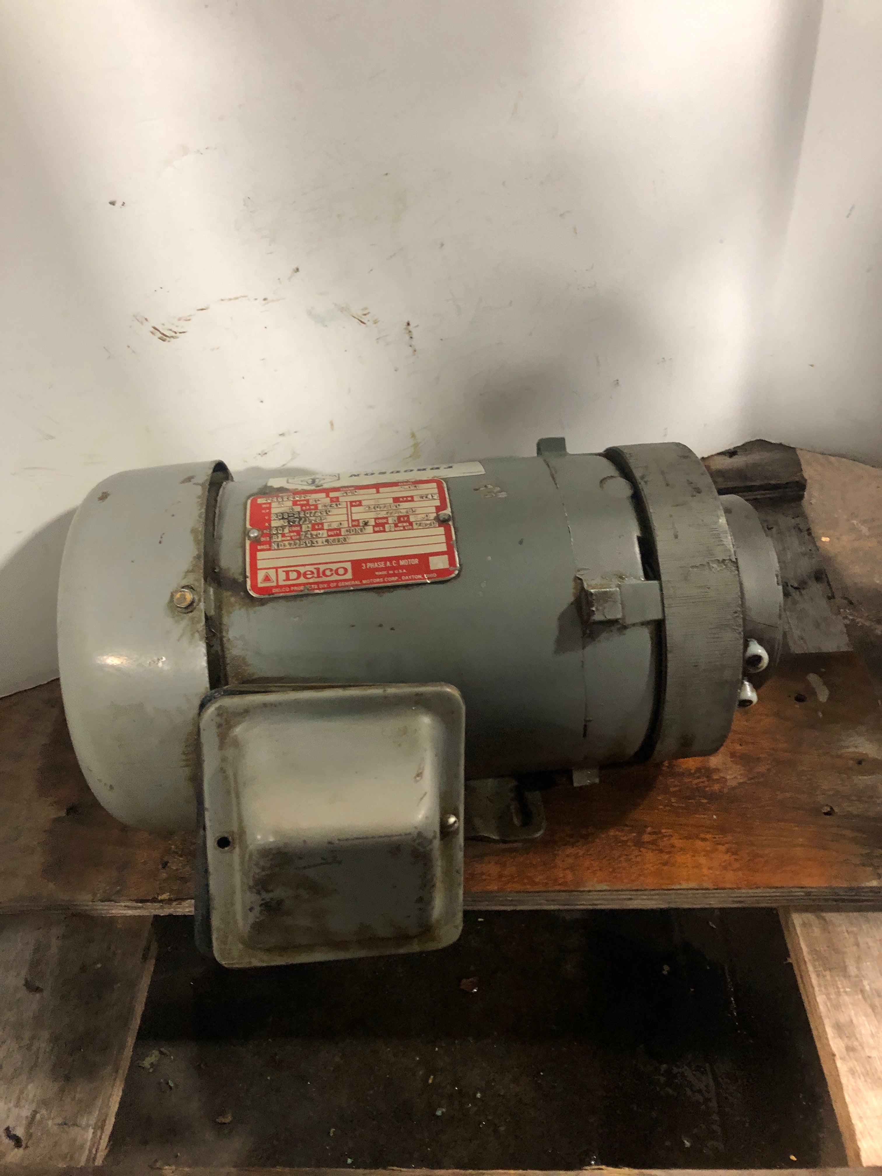 Delco 2J4624C1Z AC Motor 1 HP 1740/1745 RPM 3 PH VB4-18MFCB