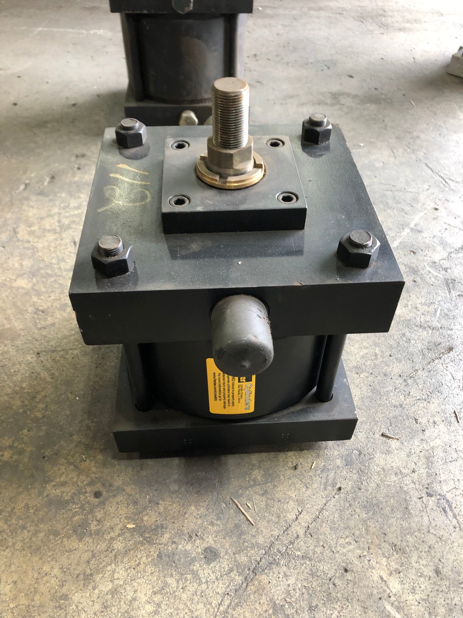 Parker 1H000087798 Hydraulic Cylinder 8.00D2ALU14A3.000 250 PSI