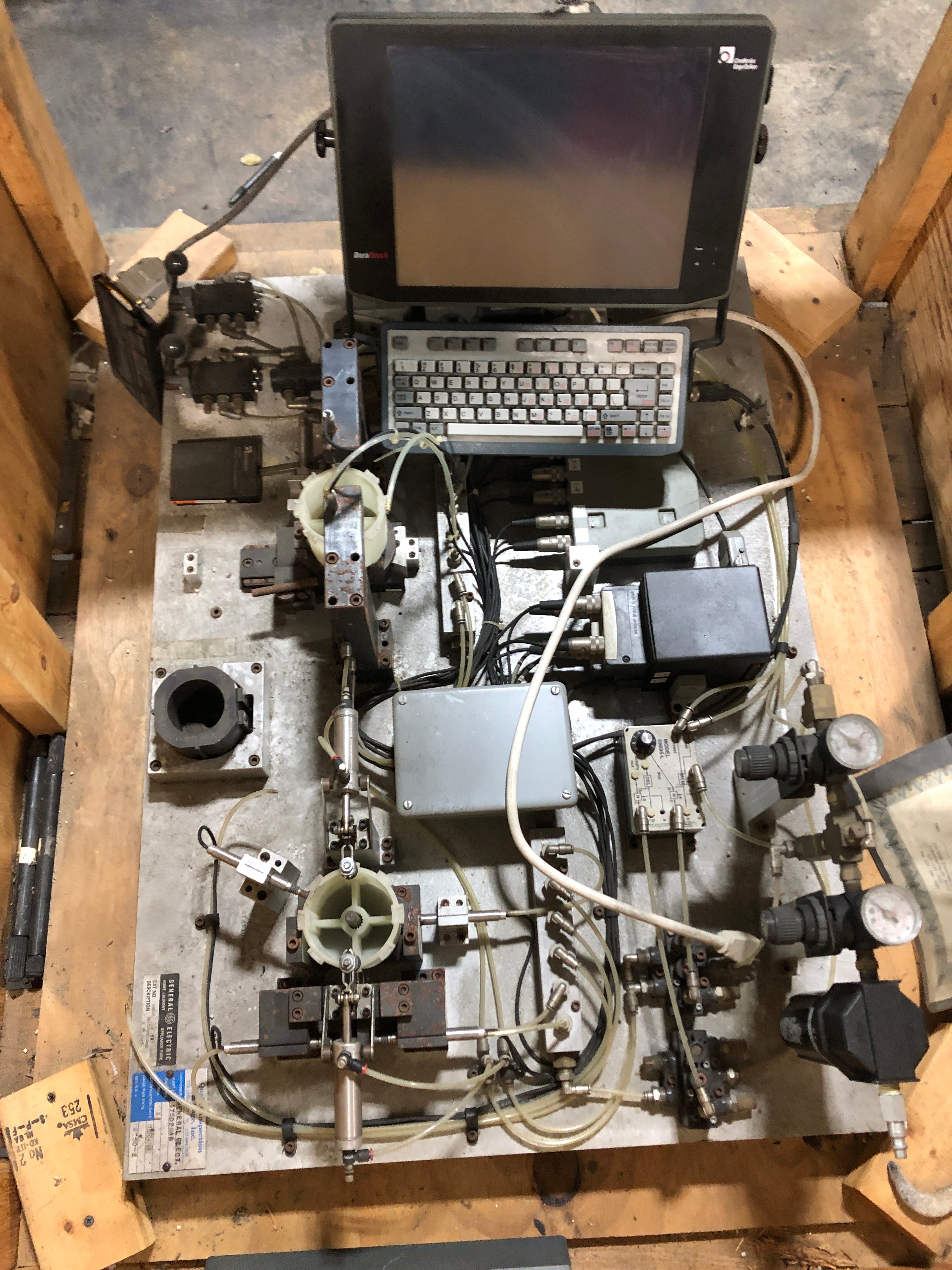 General Electric 64628 Agitator Gage 175D2846 with Monitor and Keyboard