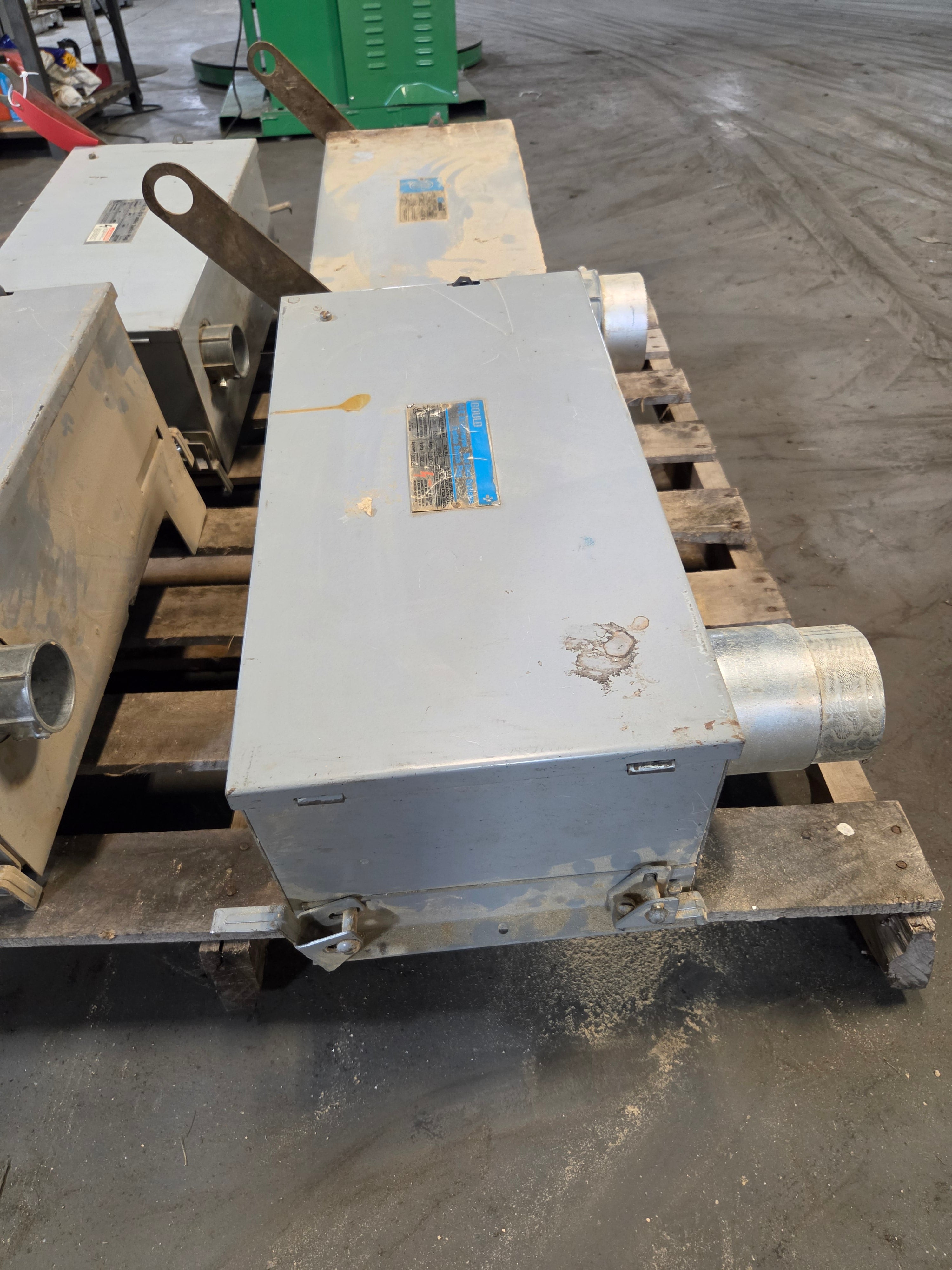 Gould ITE UV364 XL-Universal Bus Plug Fusible Switch 200A 600V Busway 3 Phase