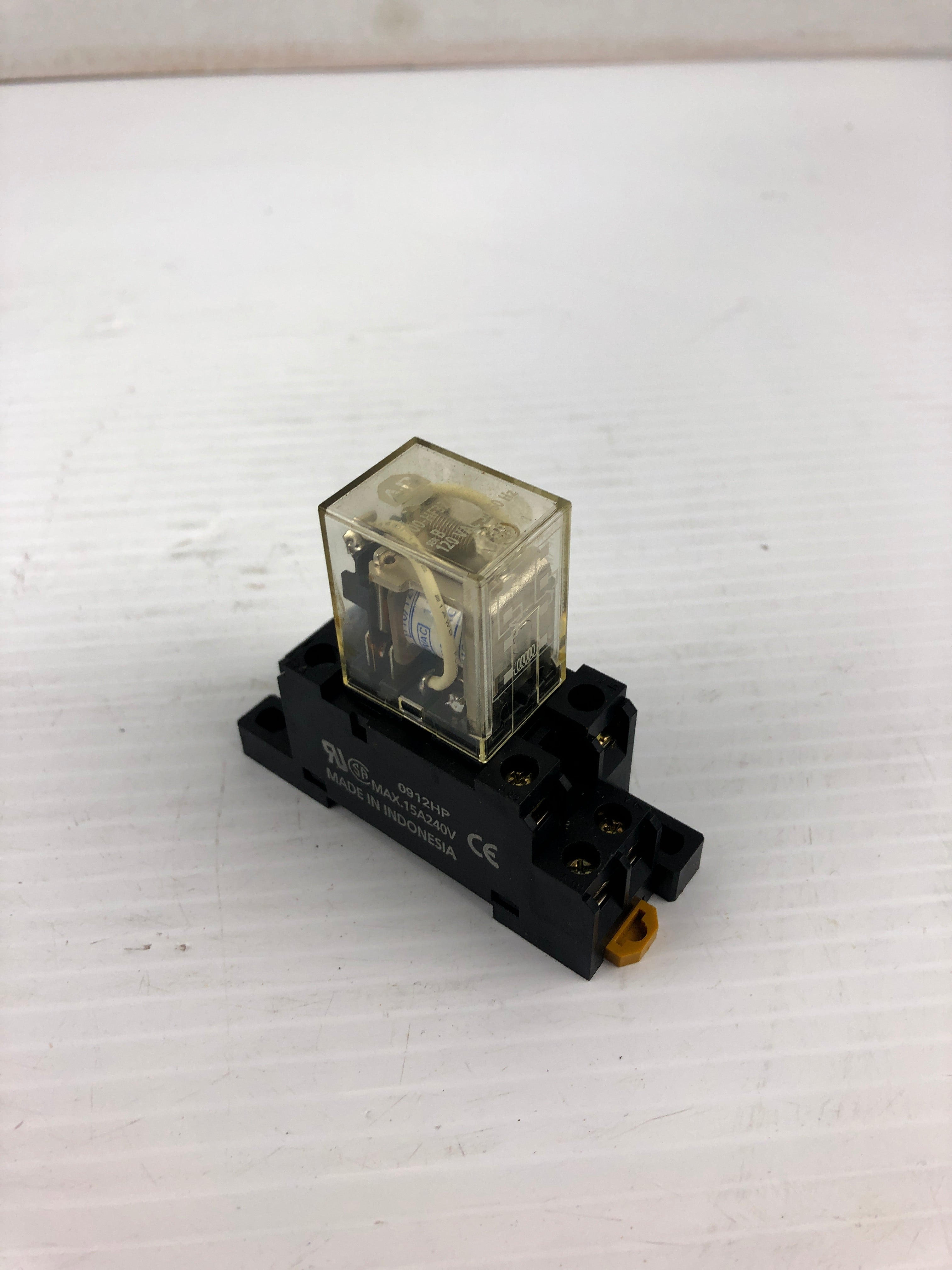 Allen Bradley 700-HF32A1 Relay with Base 0912HP