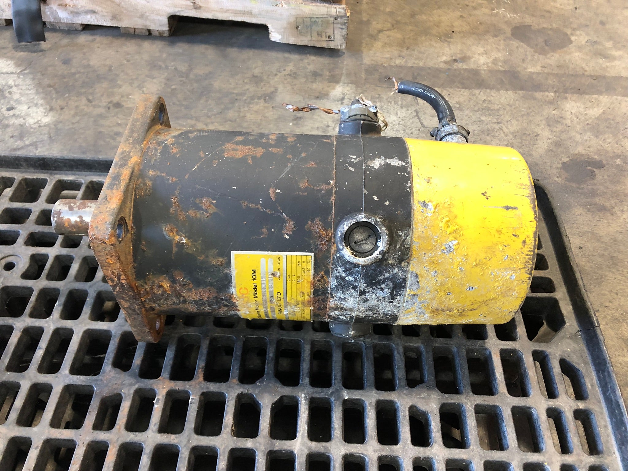 Fanuc A06B-0651-B0xx#0008 (2000M) DC Servo Motor Model 10 1500 RPM 12A