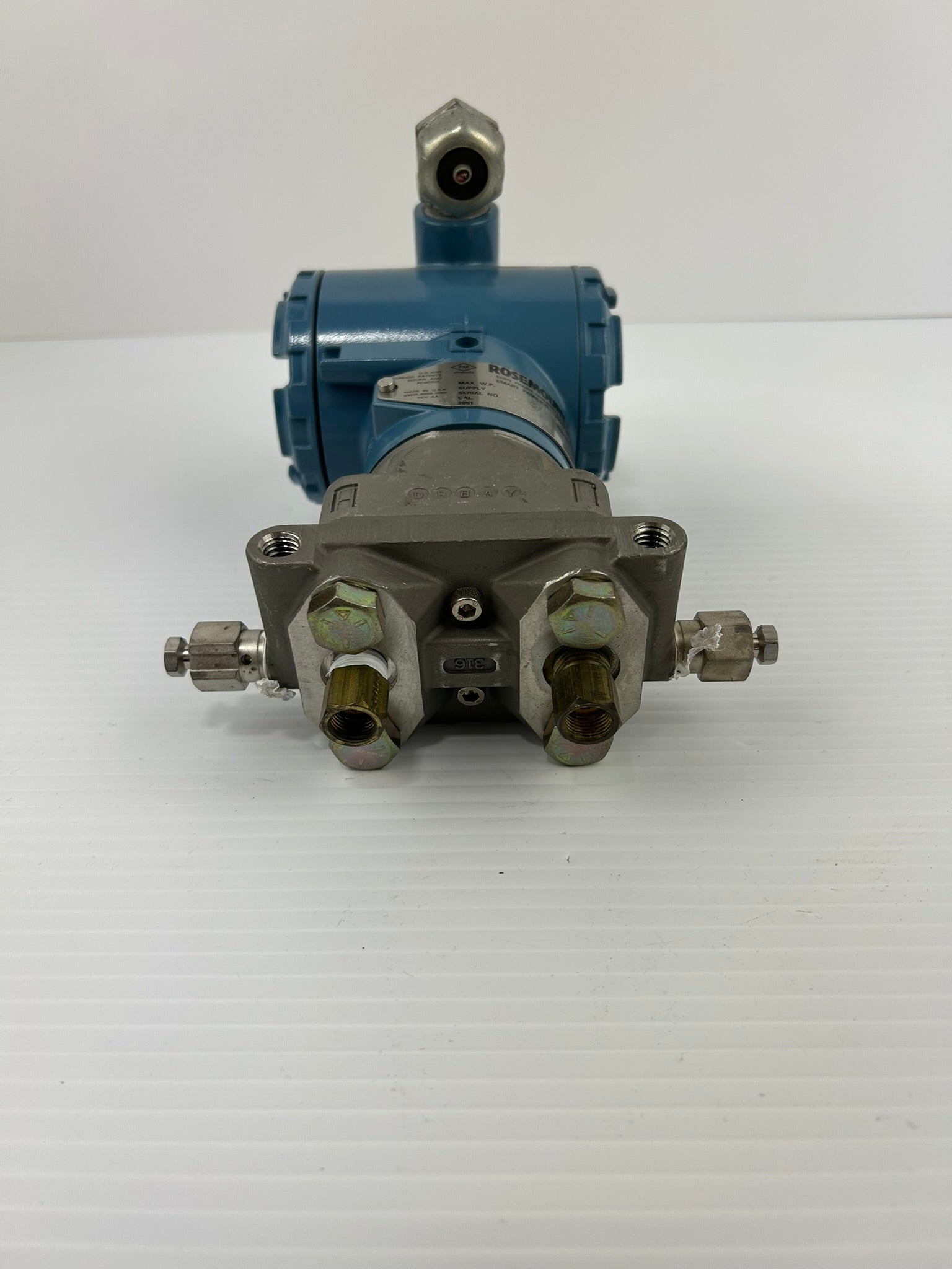 Rosemount 3051CD1A22A1AB4 Pressure Transmitter with 03031-0761-0012 Base