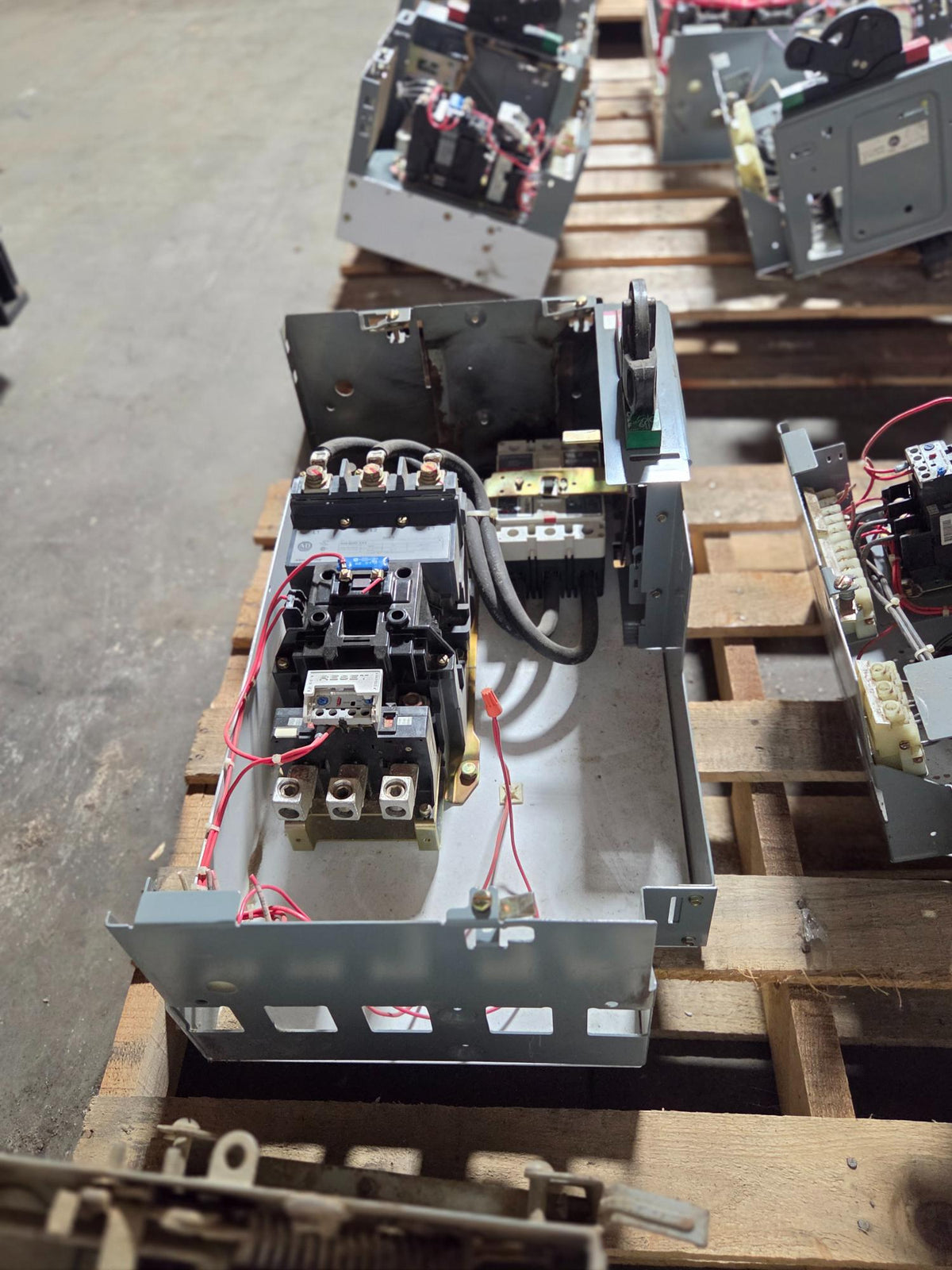 Allen-Bradley 2113B MCC Bucket 75HP 3PH 480V Size 4 FVNR 150A Breaker - No Door