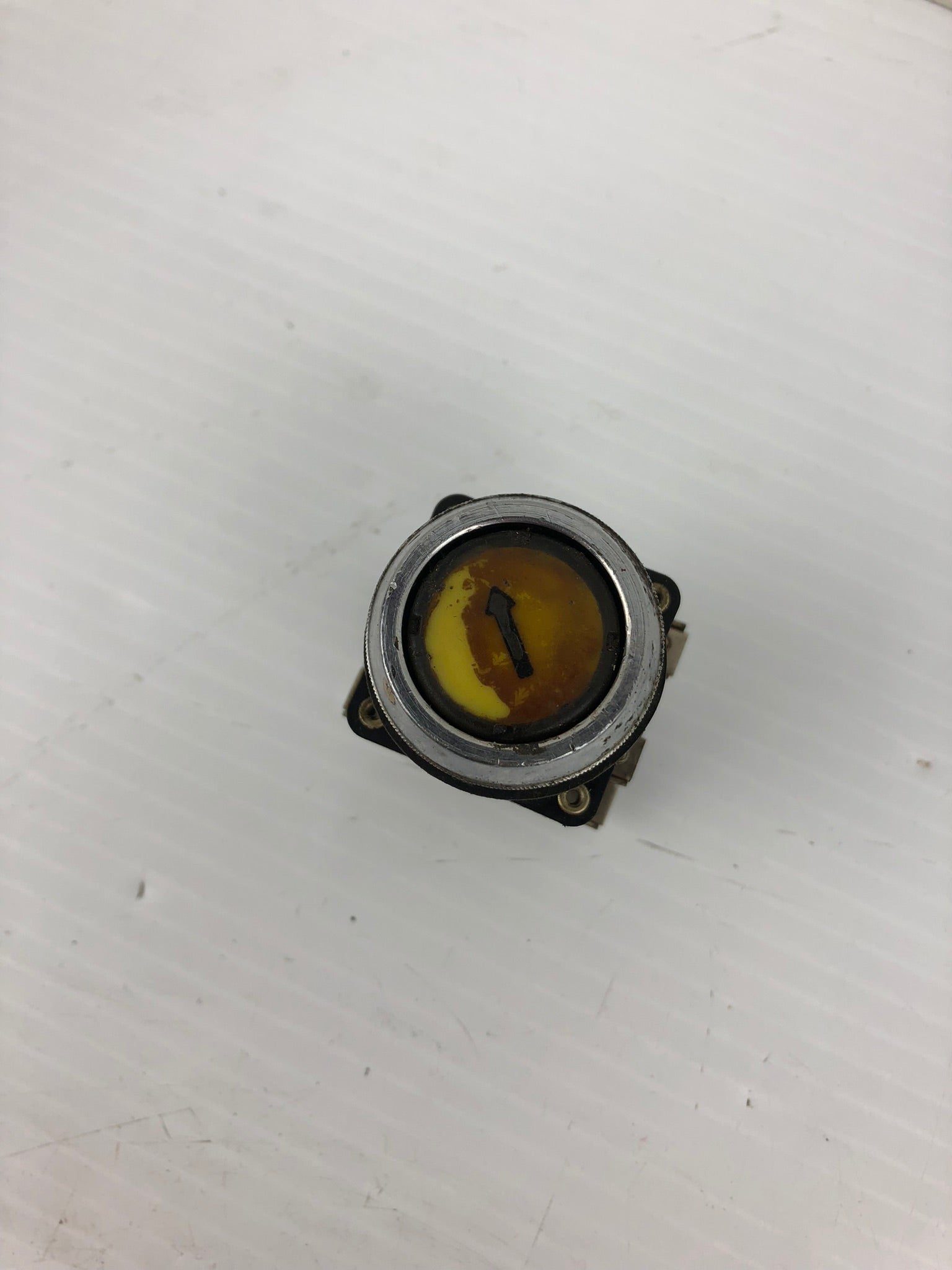 Siemens 3SR4 Pilot Light Switch Indicating Lamp - Yellow Arrow