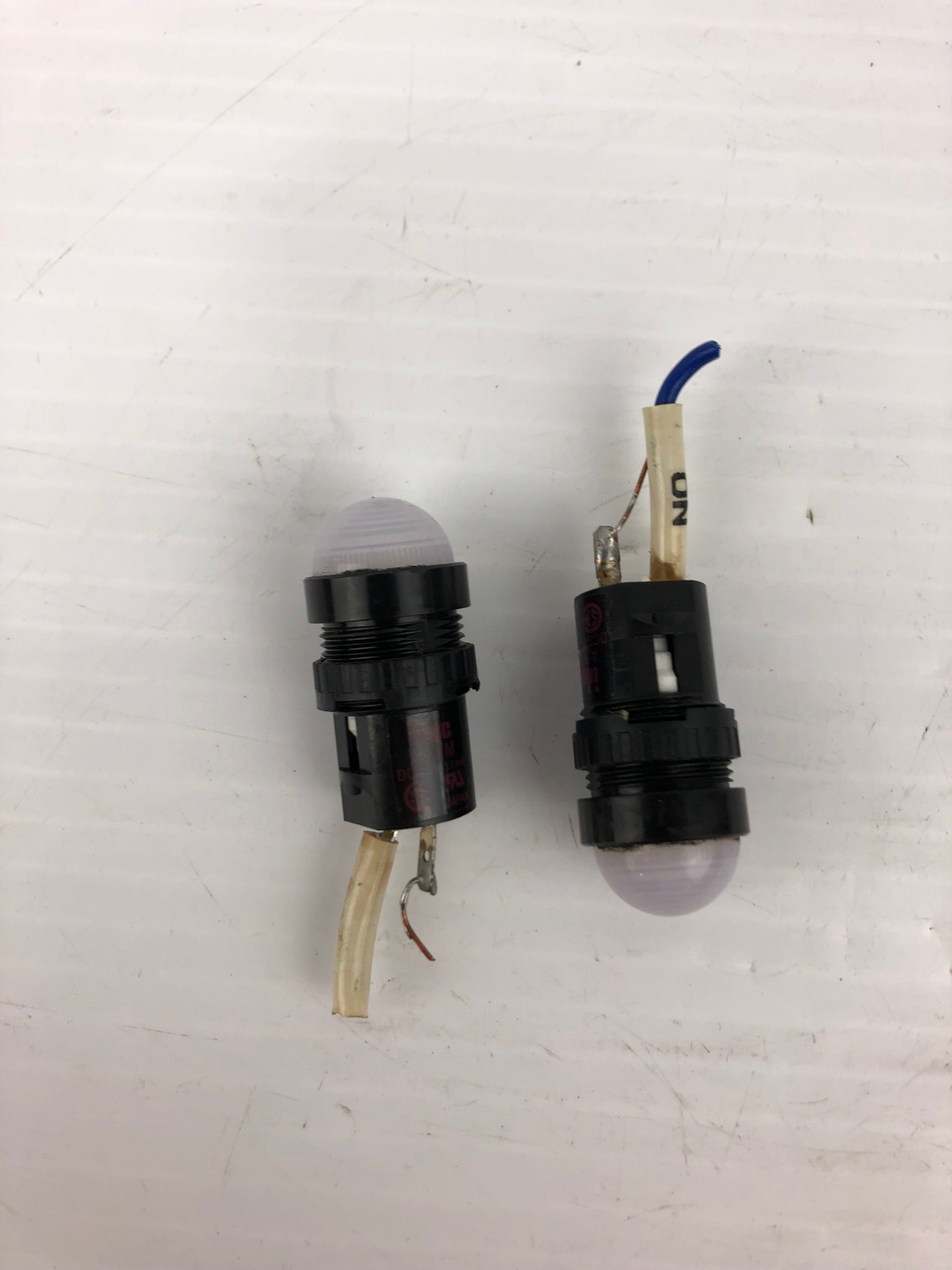 IDEC AP6M White Pilot Light - Lot of 2