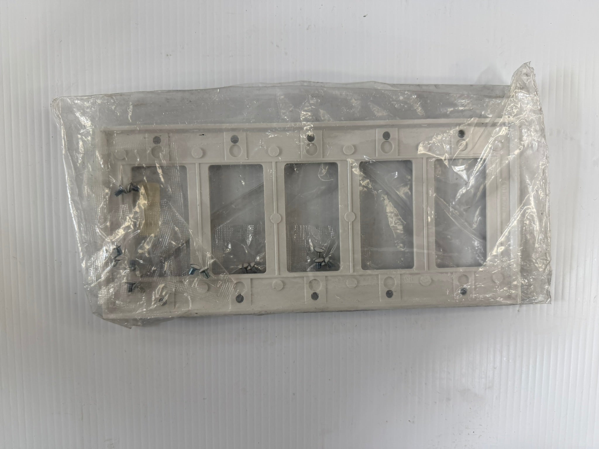 Cooper Wiring 5-Gang Toggle Switch Plate 2165W White Lot of 3