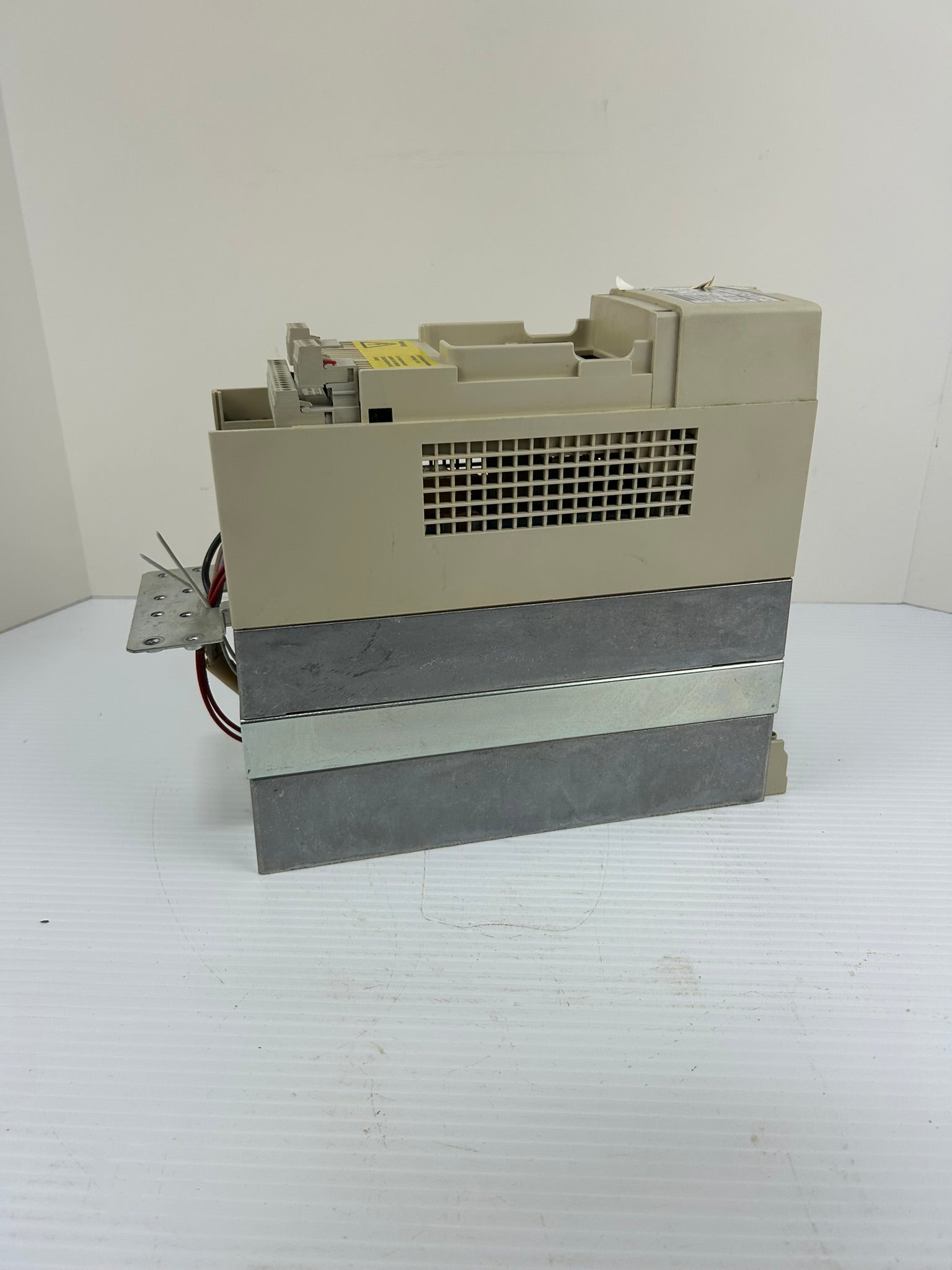 KEB Combivert F4 10.F4.C1D-4M00 V1.4 VFD Inverter Drive 2.2kW 4kVA 3PH