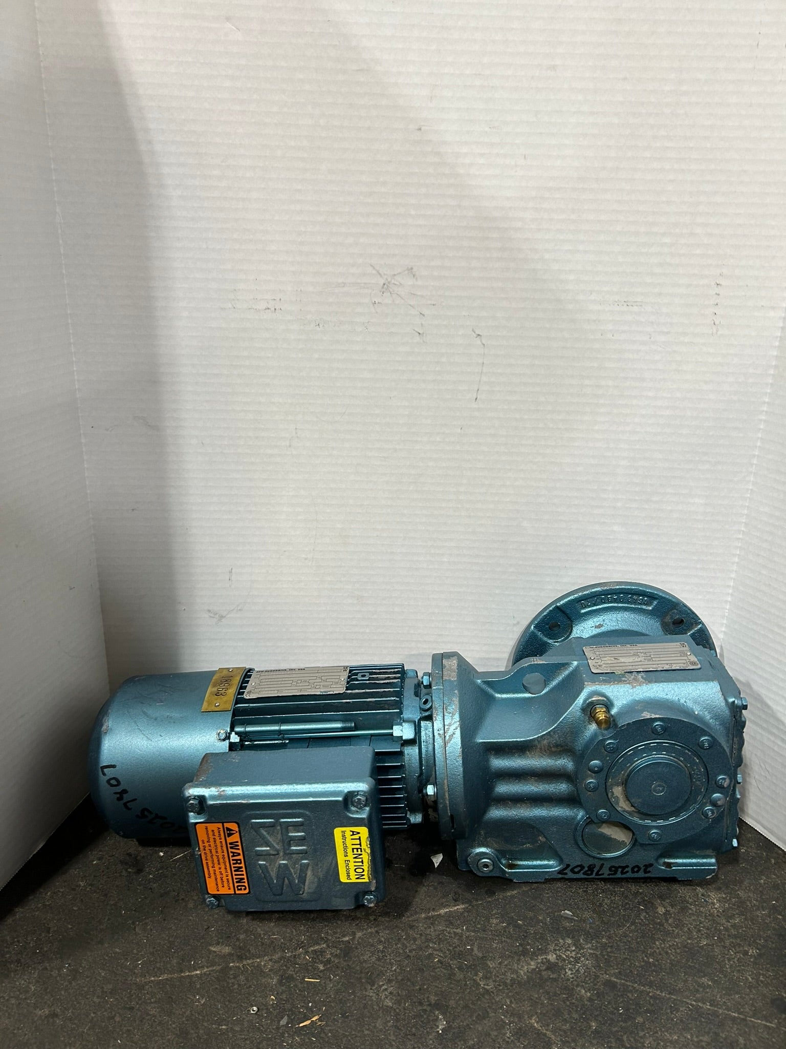 Sew Eurodrive DFT80N4BMG1HR Gearmotor 1HP 1700RPM 85.12 Ratio KAF47DT80N4BMG1HR