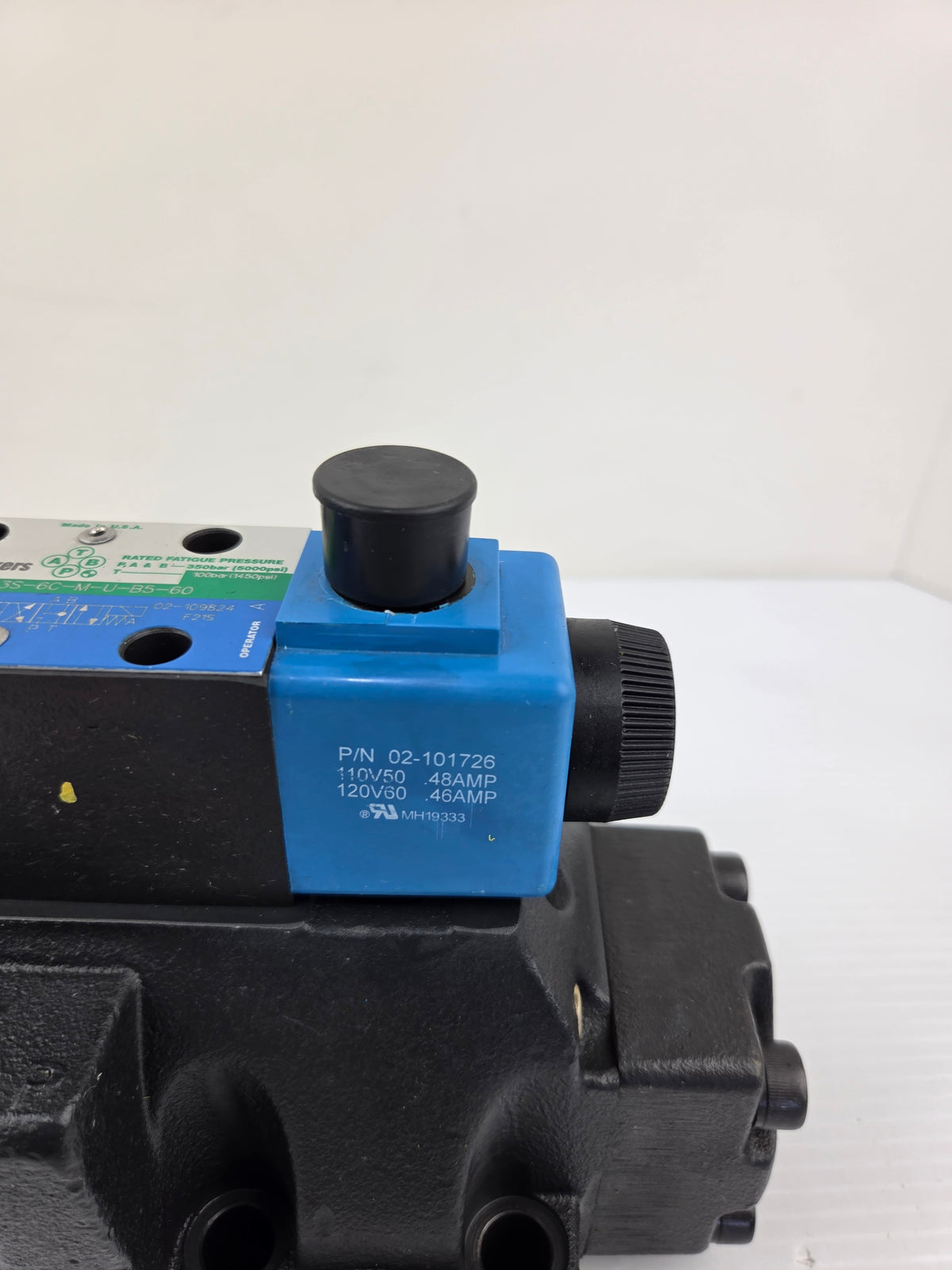 Eaton Vickers DG5V-8-S-2C-T-M-U-B-10 Directional Control Valve 02-325899
