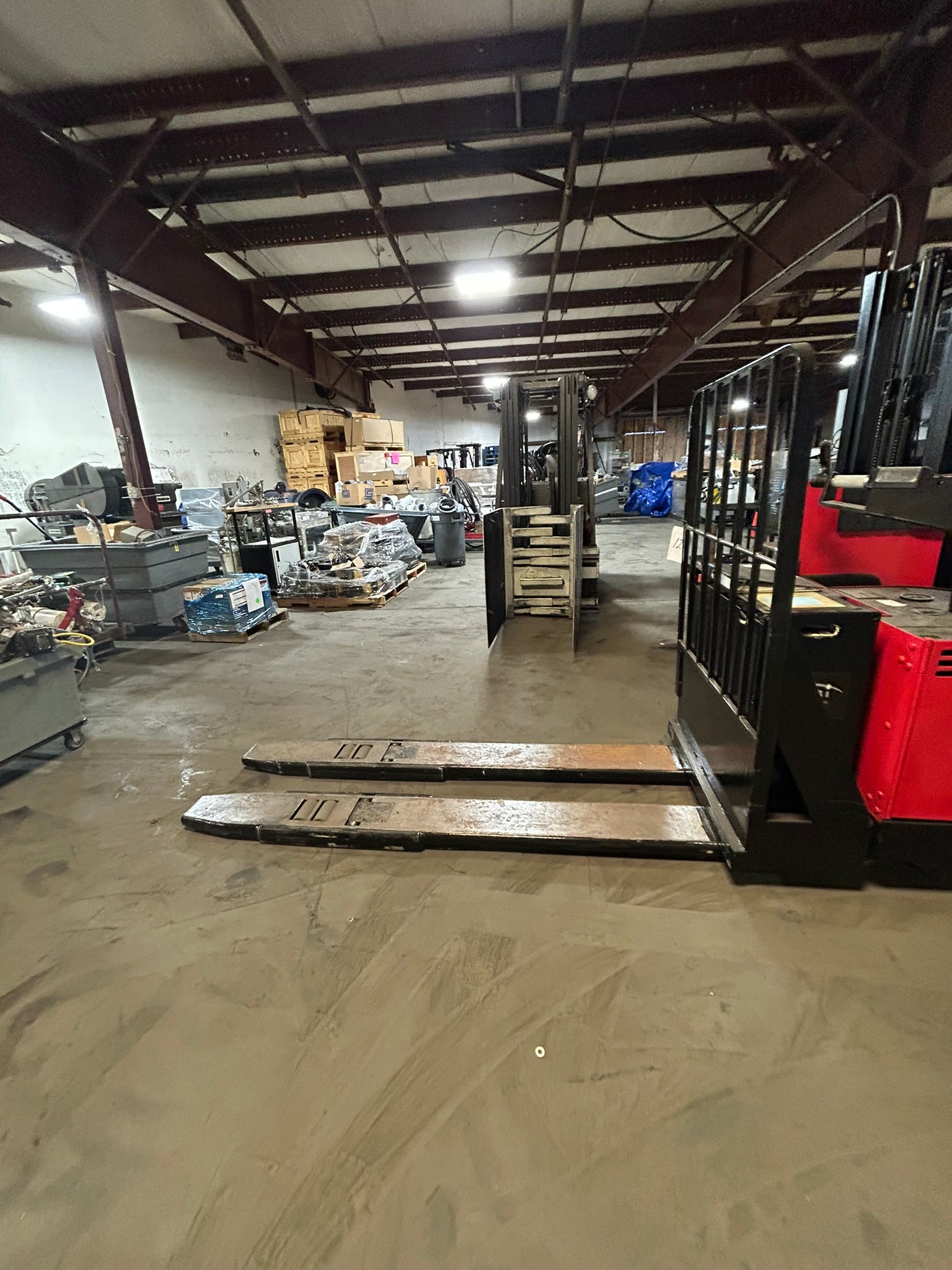 Crown 80PR-28-3 Electric Pallet Jack Stand-Up Rider Lift Long Forks 8000 Lb. 24V