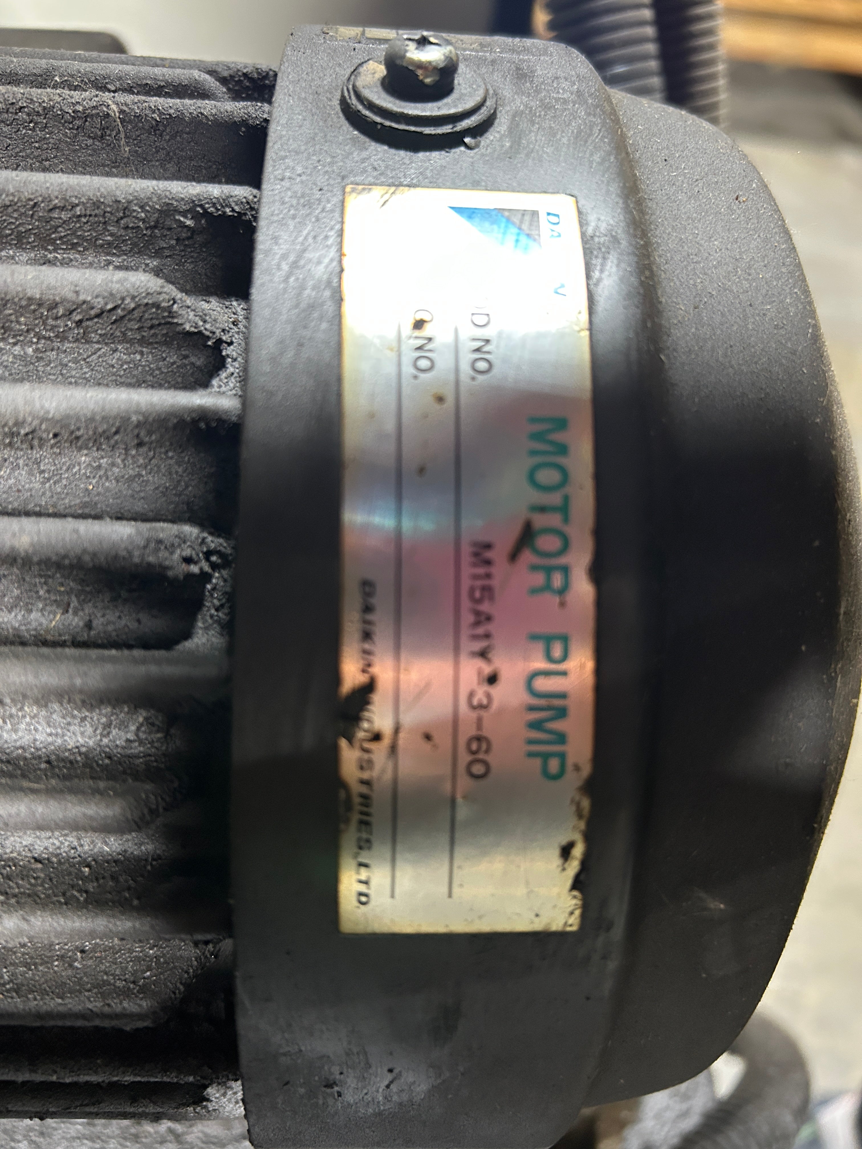 Daikin Industries AKZ569 Inverter Oil Cooling Unit Chiller 1702516 & Oil Tank 9