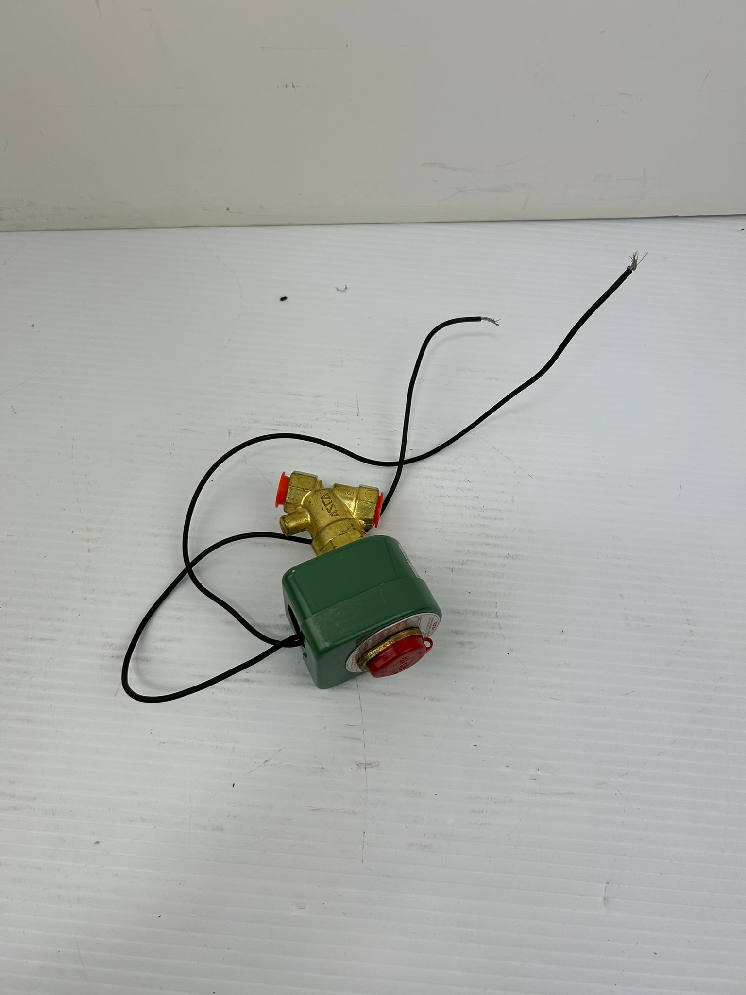 ASCO 02204S Solenoid Valve 110/120 Volts 3/8 Pipe 15.4 Watts