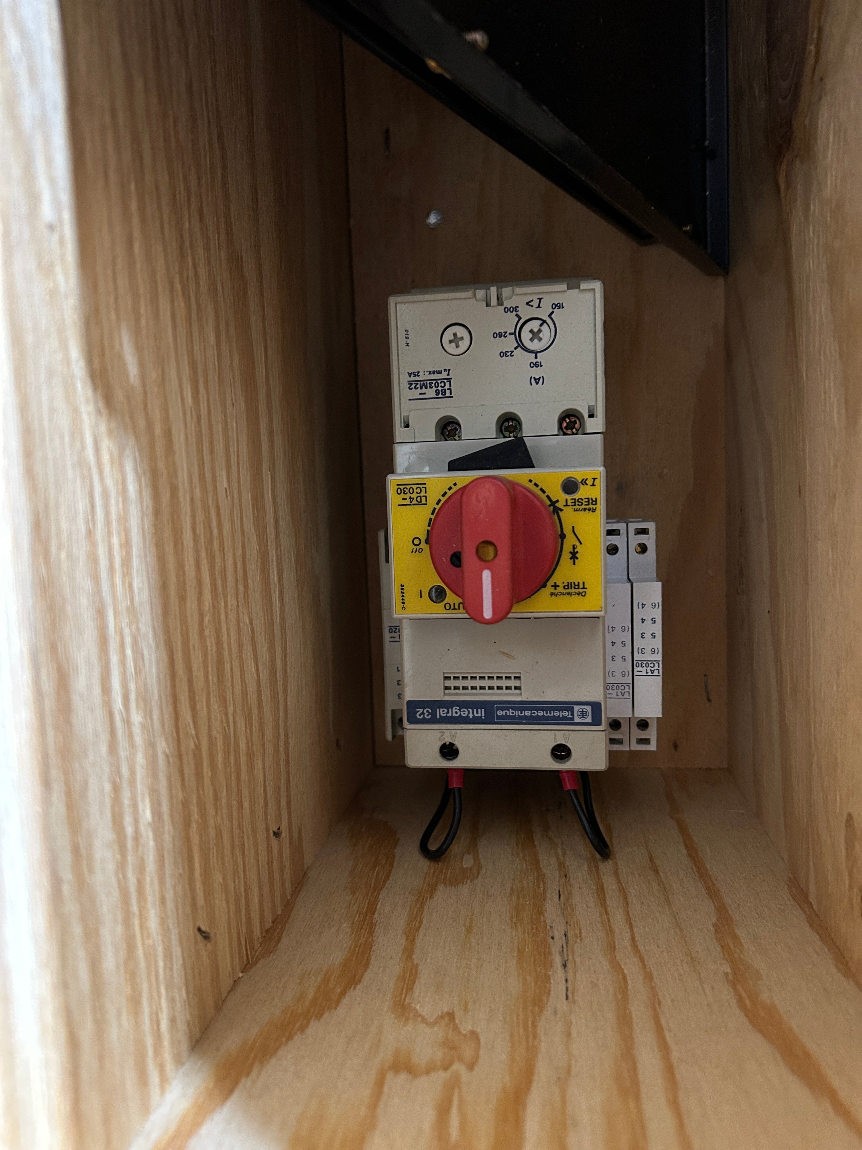 Ormec MCS-S33G:240 Servo Drive Assembly Breaker LF-330 Noise Filter SAC-SRDU