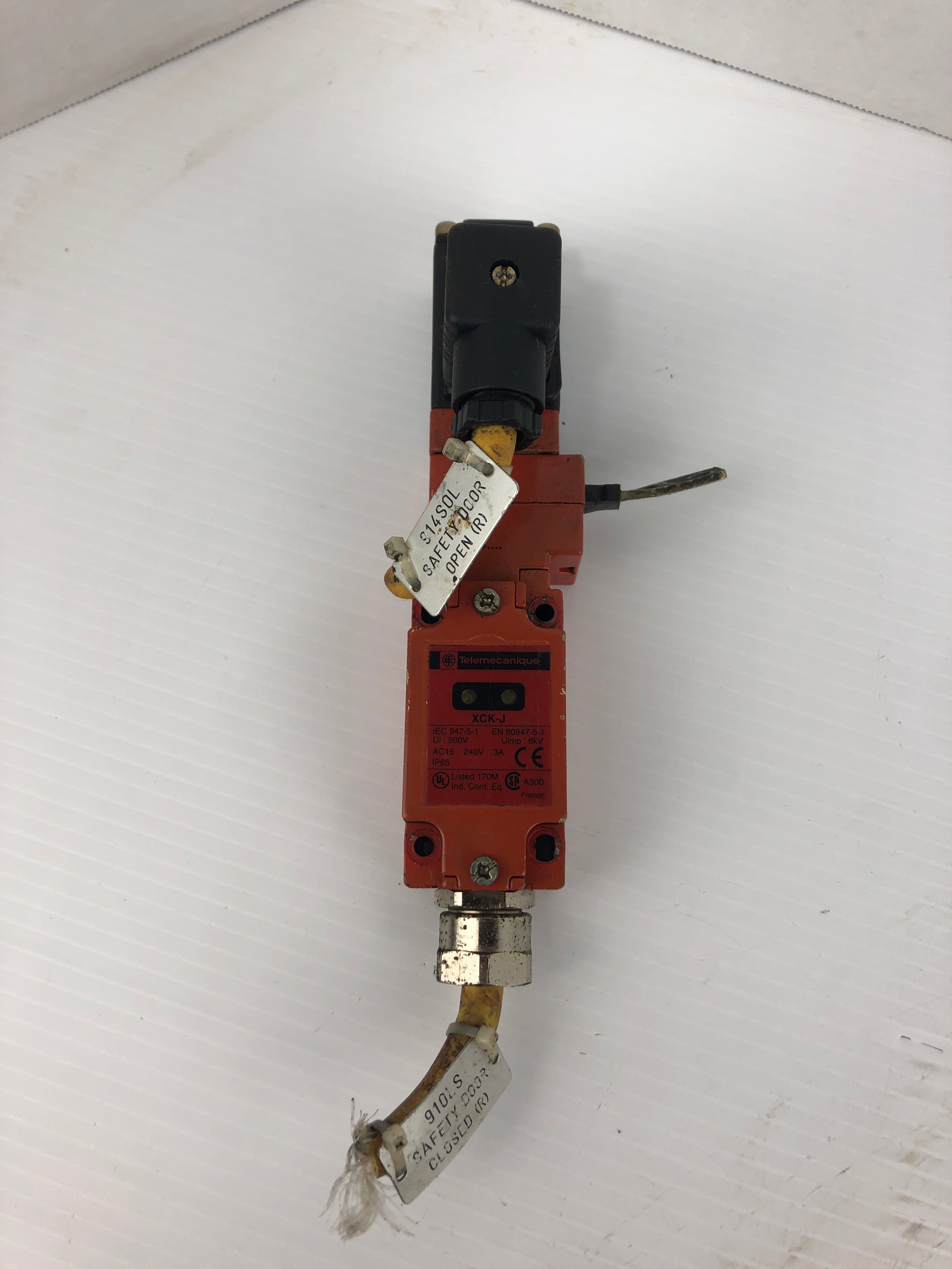 Telemecanique XCK-J Safety Limit Switch 240V 3A with Front Valve
