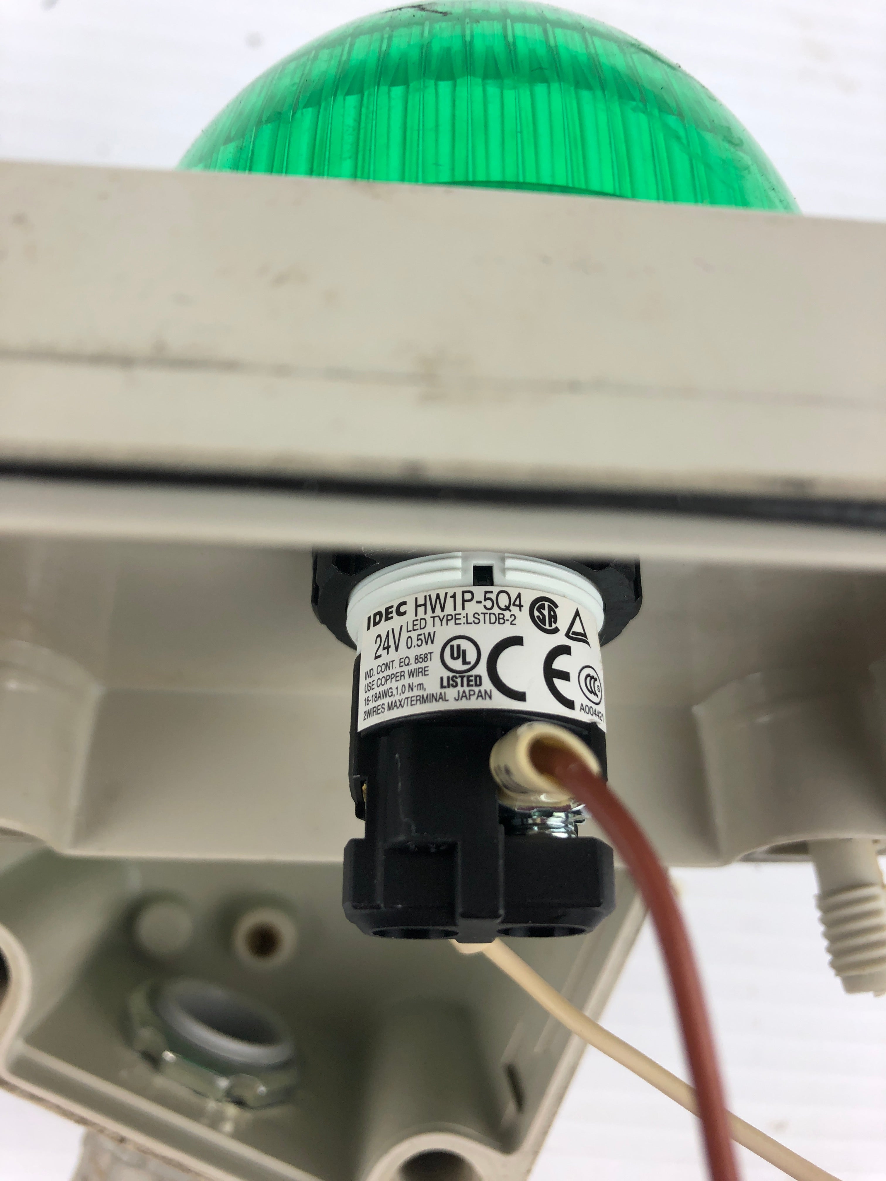 Idec HW1P-5Q4 Control Box with Green Indicator Light 24V 0.5W