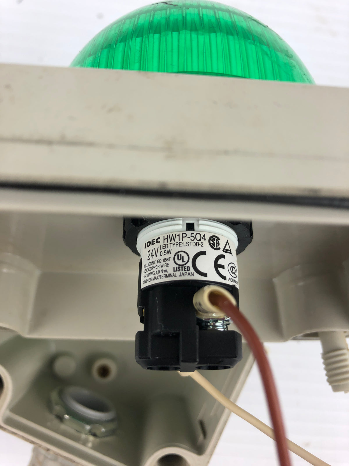 Idec HW1P-5Q4 Control Box with Green Indicator Light 24V 0.5W