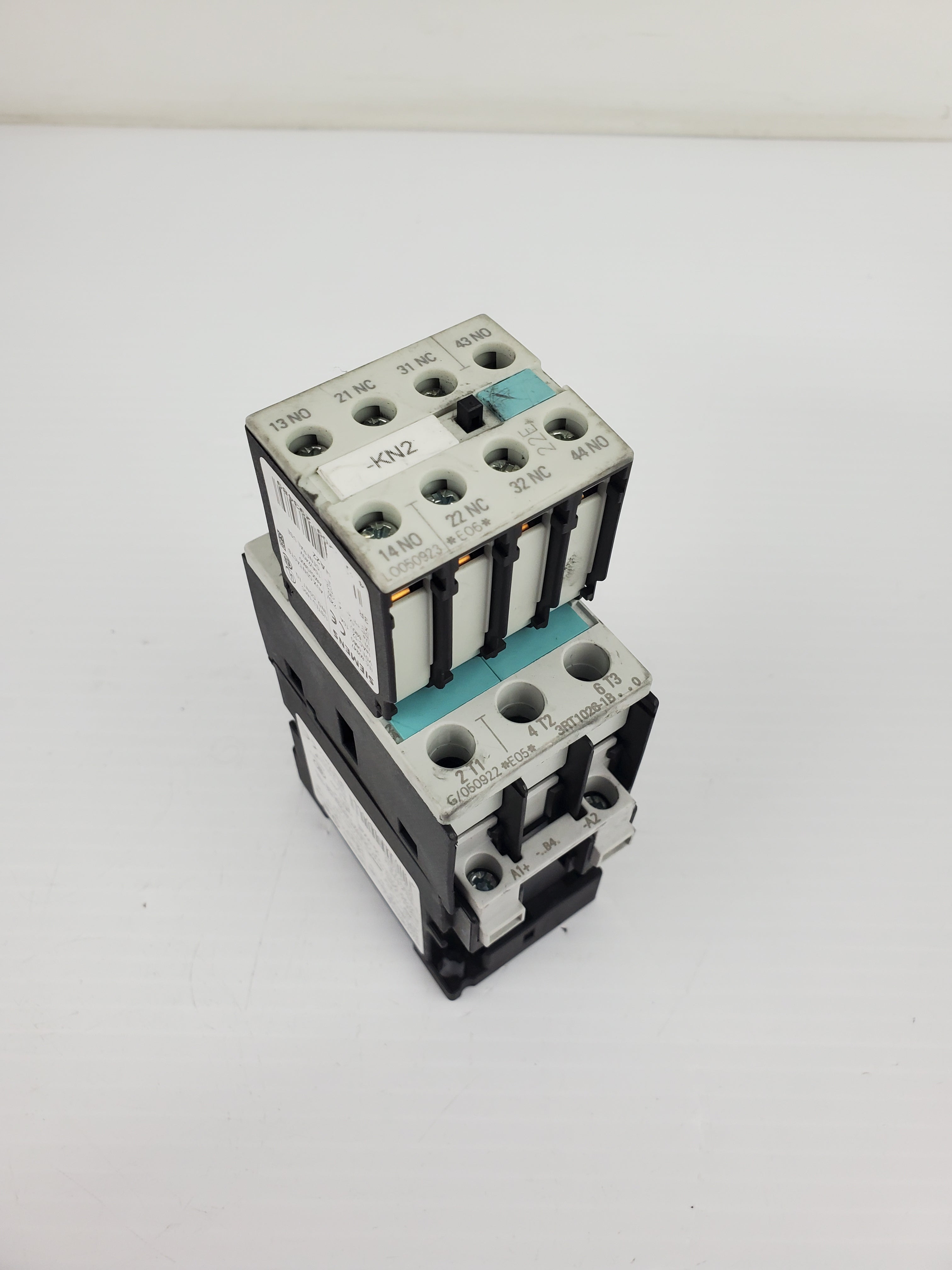 Siemens 3RT1026-1B Contactor with L0050923 Connector