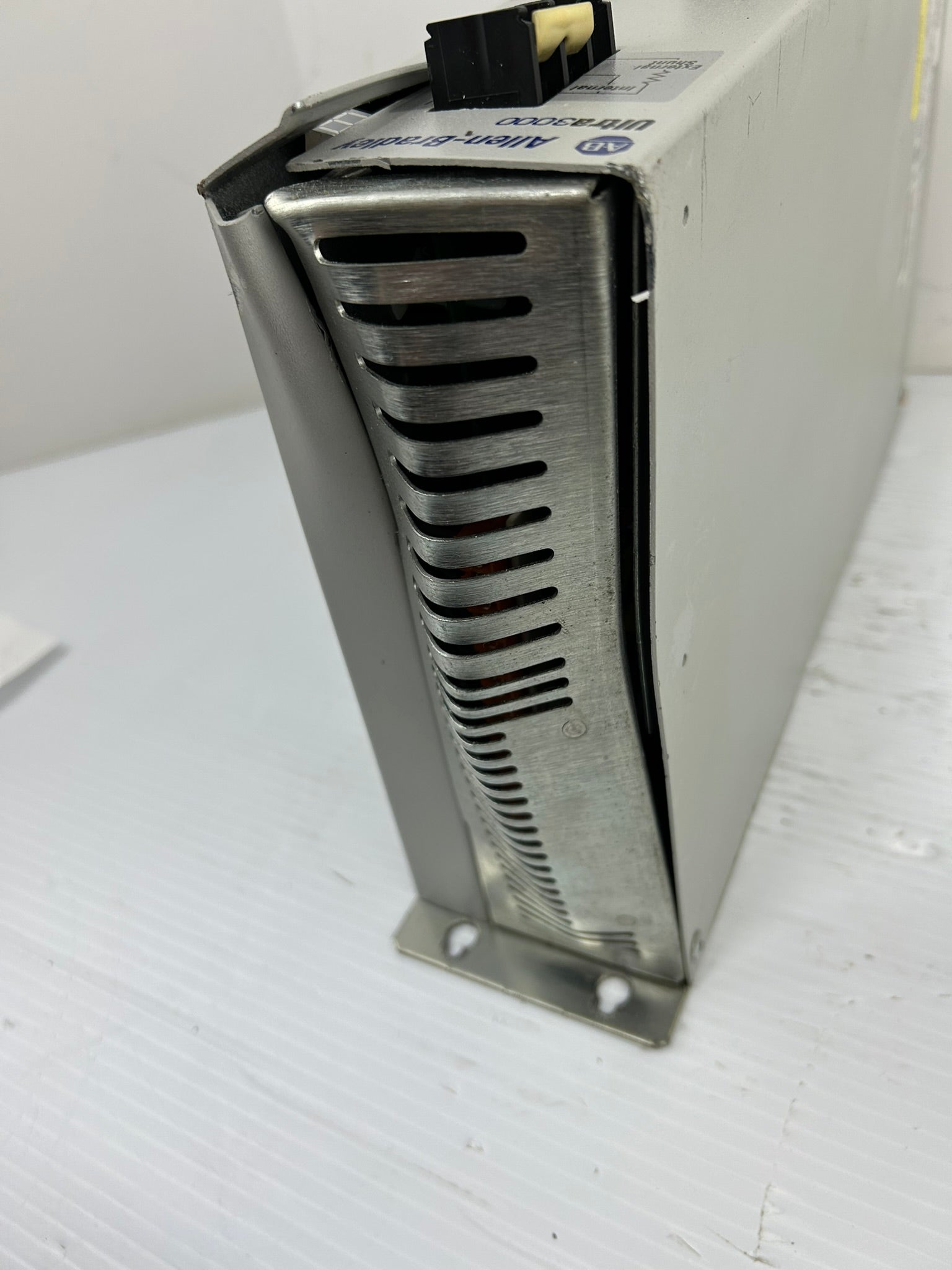 Allen Bradley 2098-DSD-030 Amplifier Drive Ultra 3000 Series B 1 PH