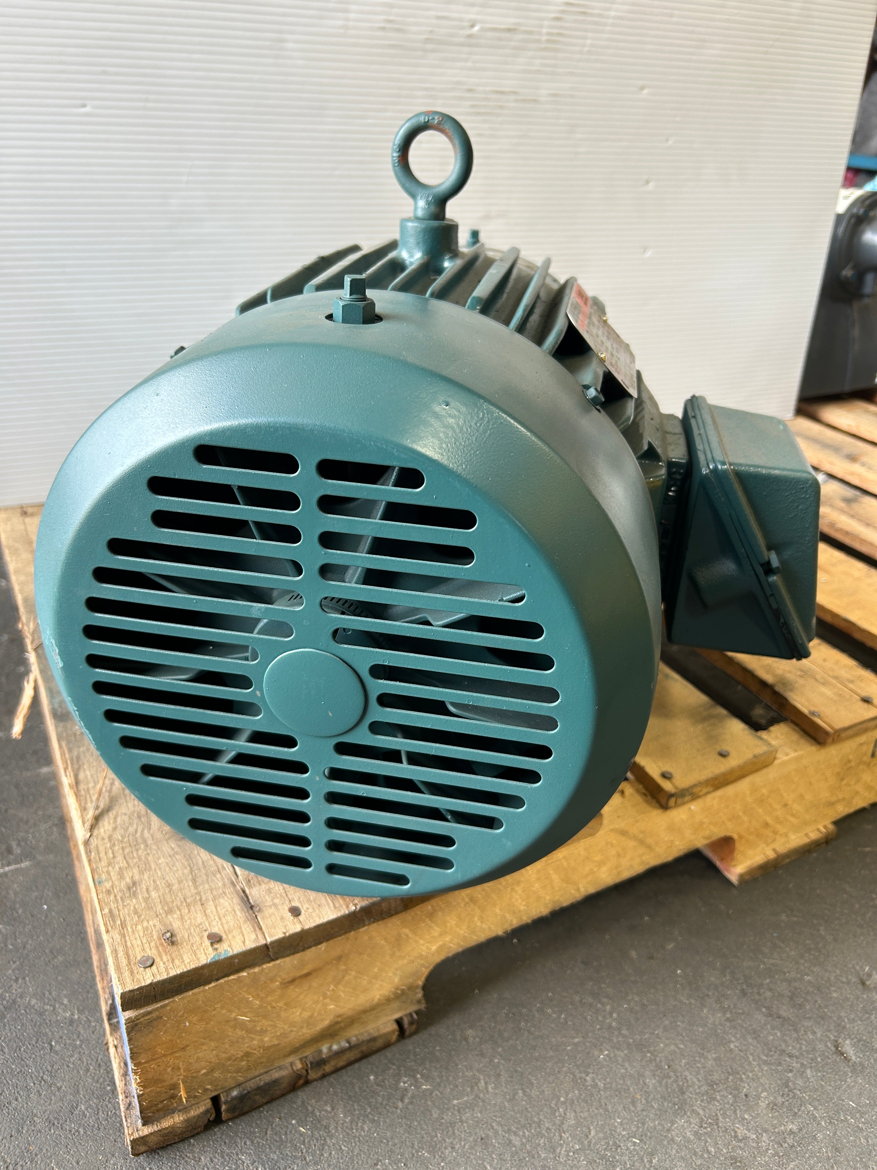 Reliance Electric P21G3832A AC Motor XE 7.5 HP 3PH 1760 RPM 213TC P21G3832-3