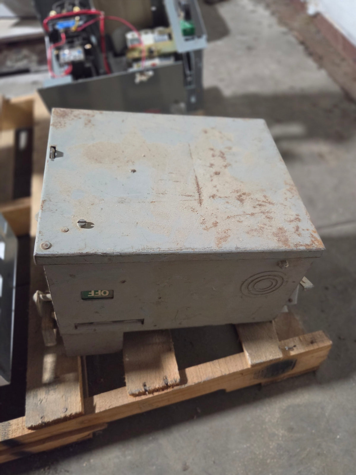 Gould ITE UV361 XL-Universal Bus Duct Fusible Switch Plug Busway 3PH 600V