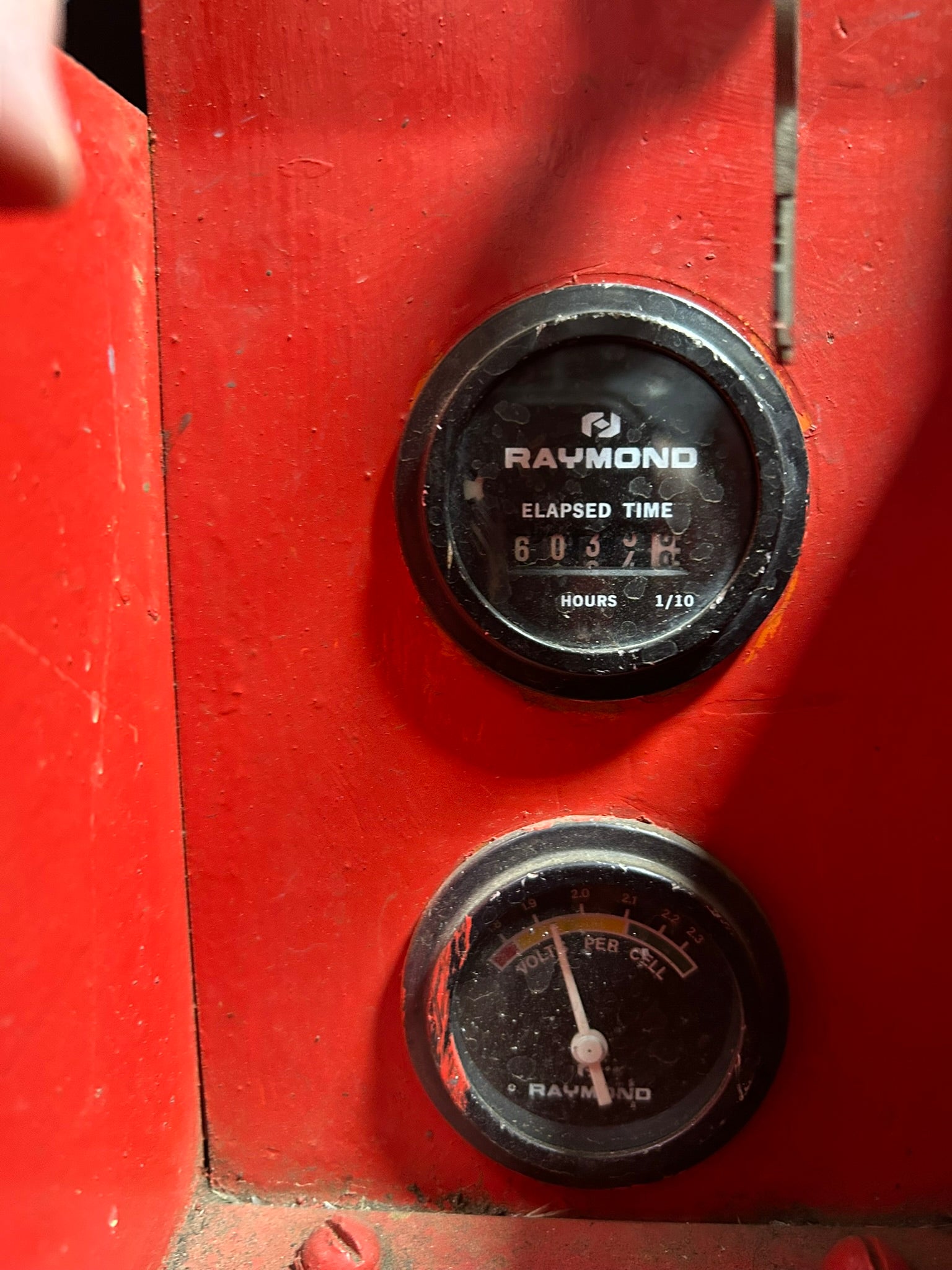 Raymond 20R40TT Electric Stand-Up Forklift Truck 4000 Lb. Capacity 24V 6034 Hrs.