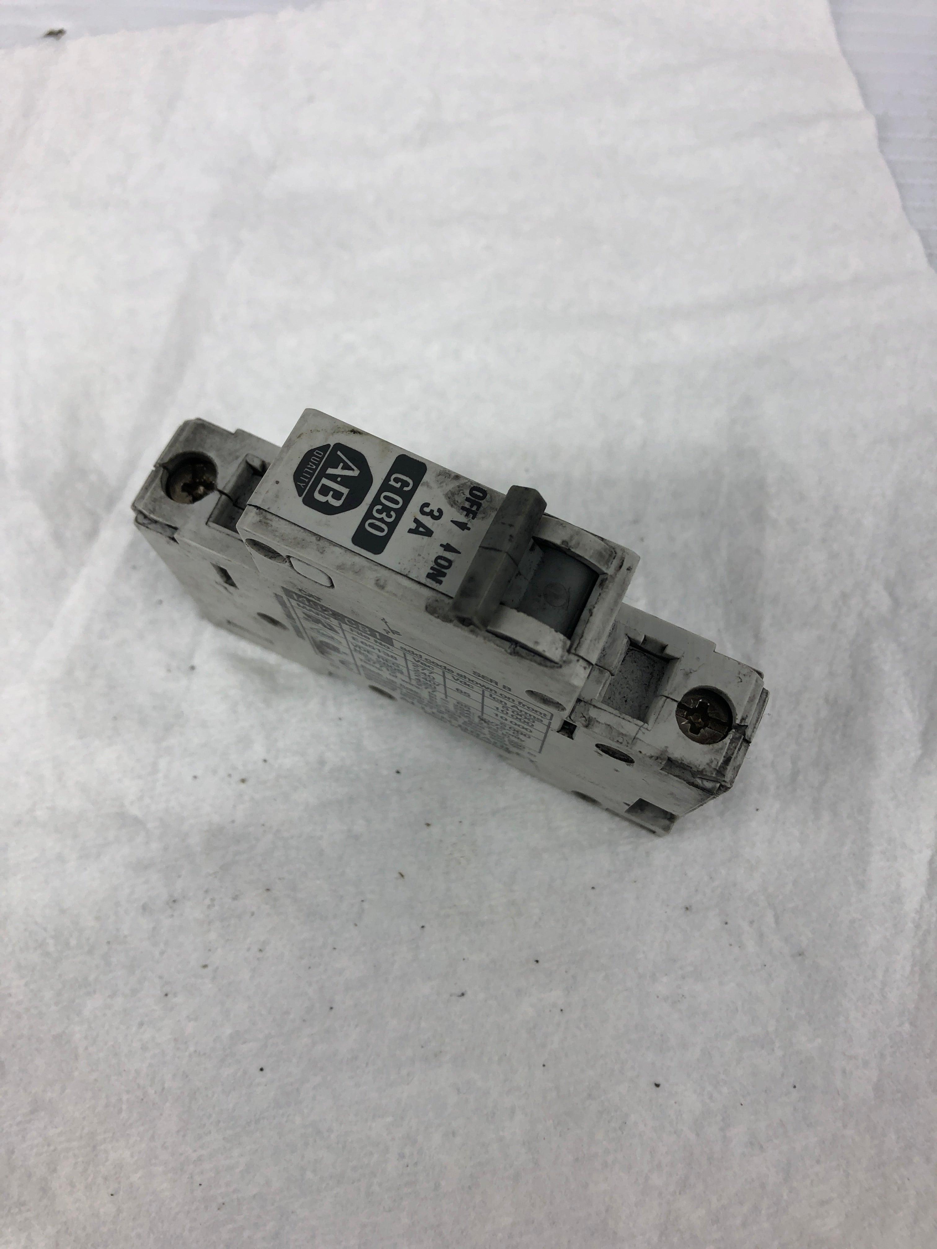 Allen-Bradley 1492-CB1 Circuit Breaker G030 Series B 3A