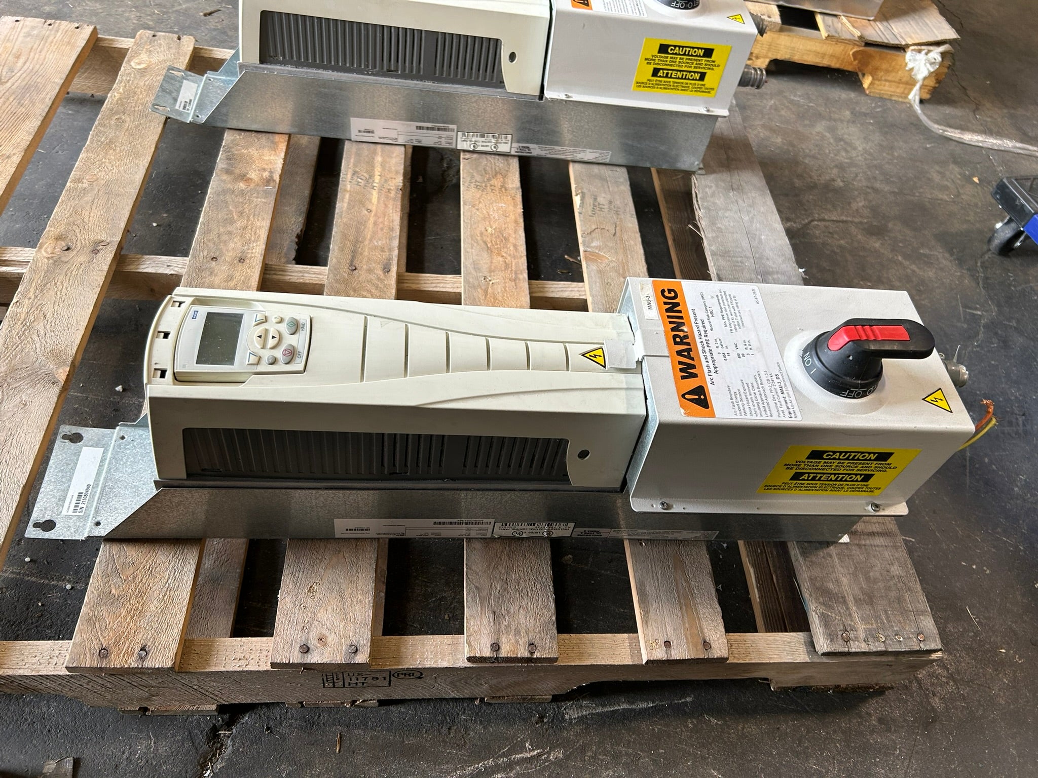 ABB ACH550-PCR-015A-4 VFD Drive 480V 3PH 10HP w/ Disconnect Switch Enclosure