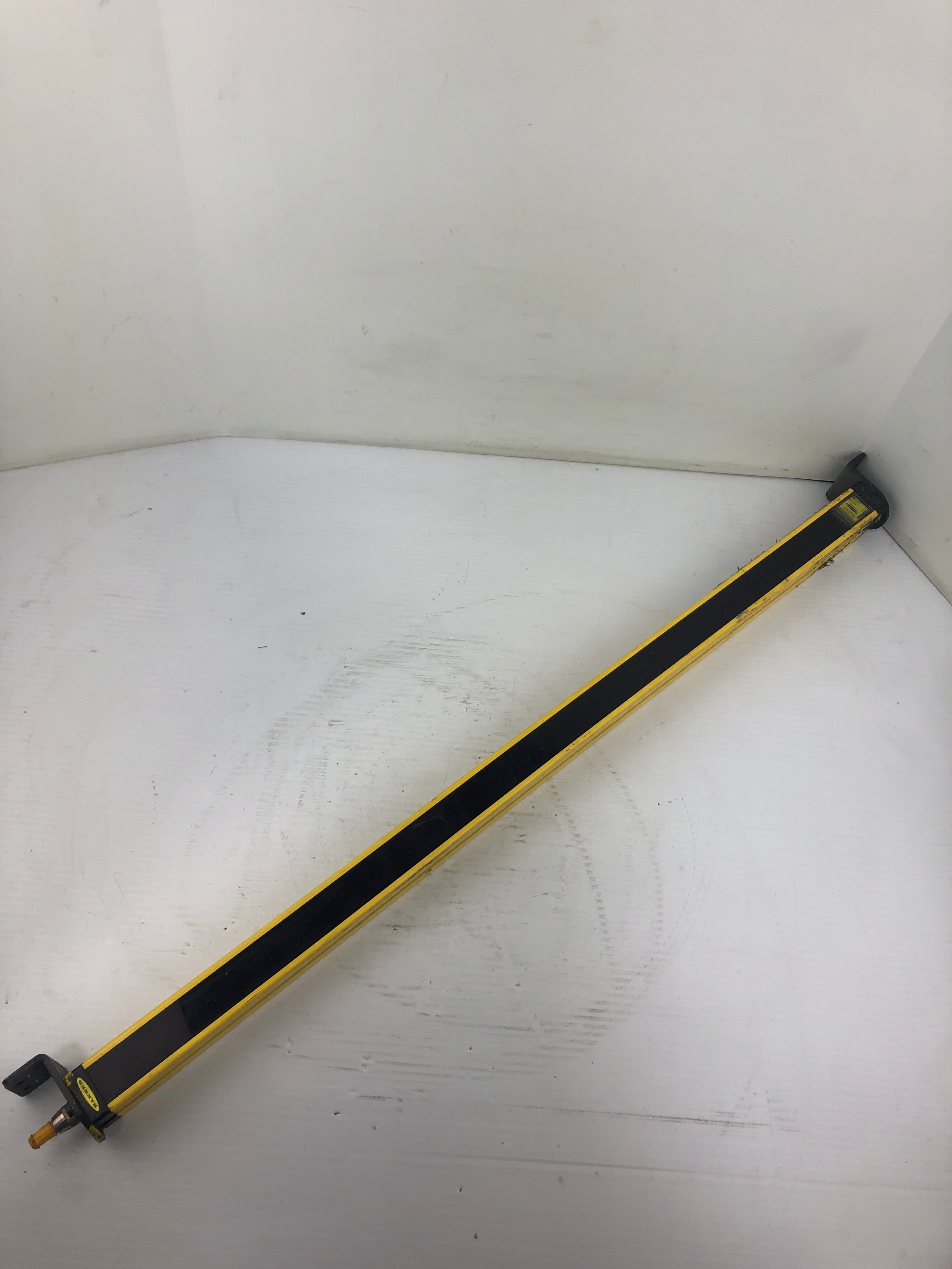 Banner EZ-Screen SLSCR30-750Q8 Safety Light Curtain Receiver