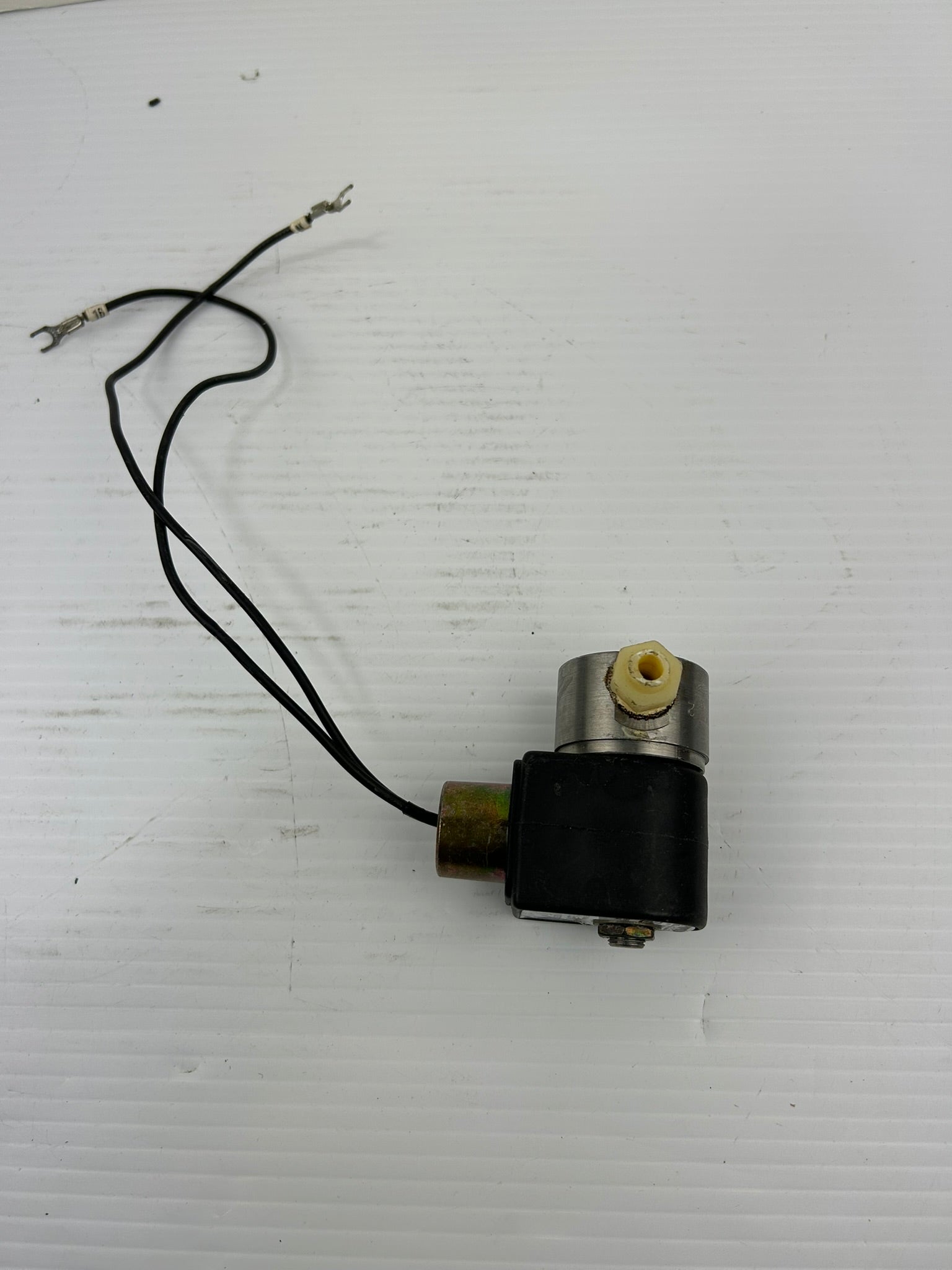 Parker 71215SN2VN00N0C111P3 Solenoid Valve 110/120 Volts 50/60Hz 10 Watts 40 PSI