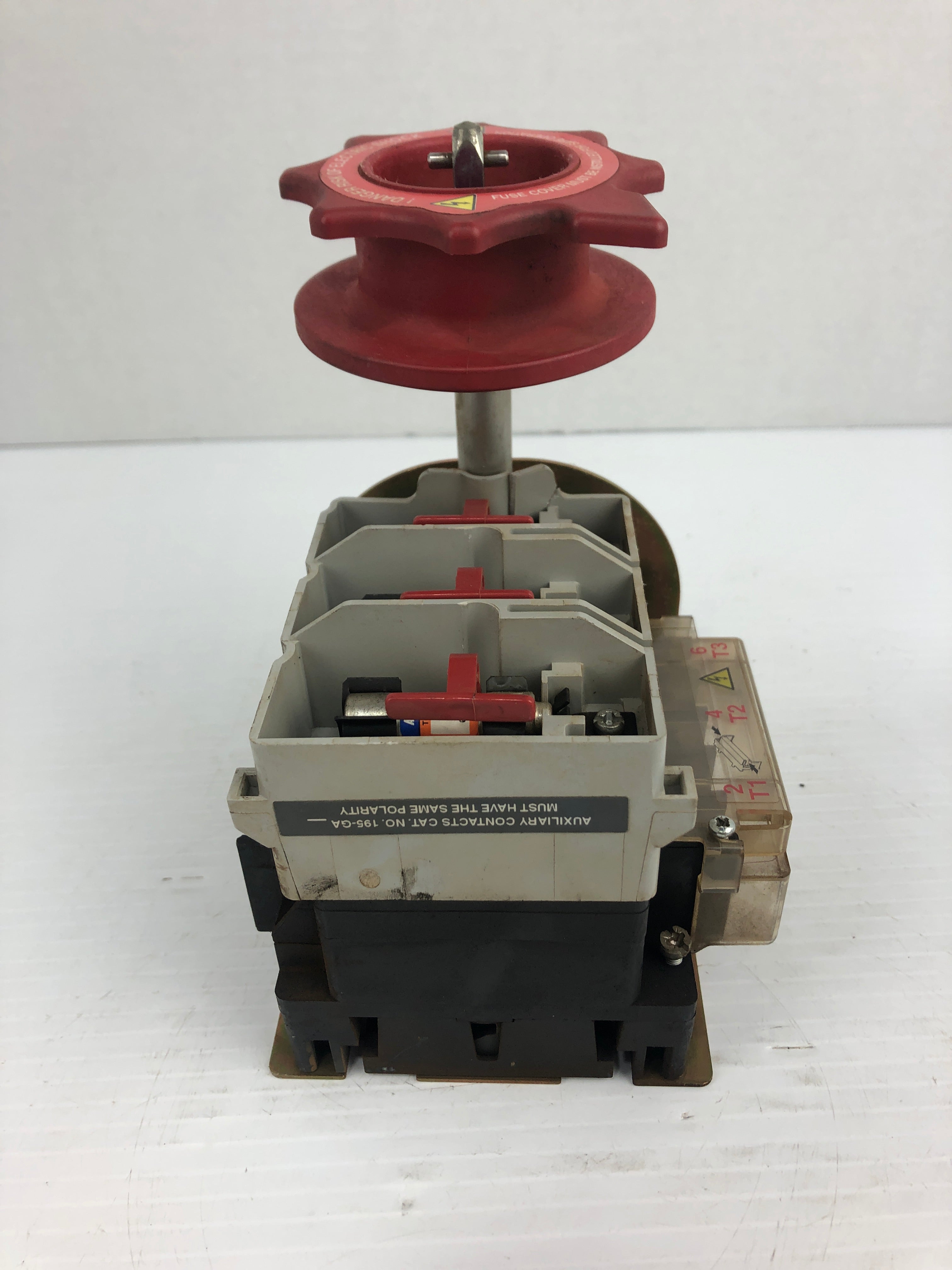 Allen-Bradley 194RF-NC030* Ser A Fused Disconnect Switch Mounted Cracked Holder