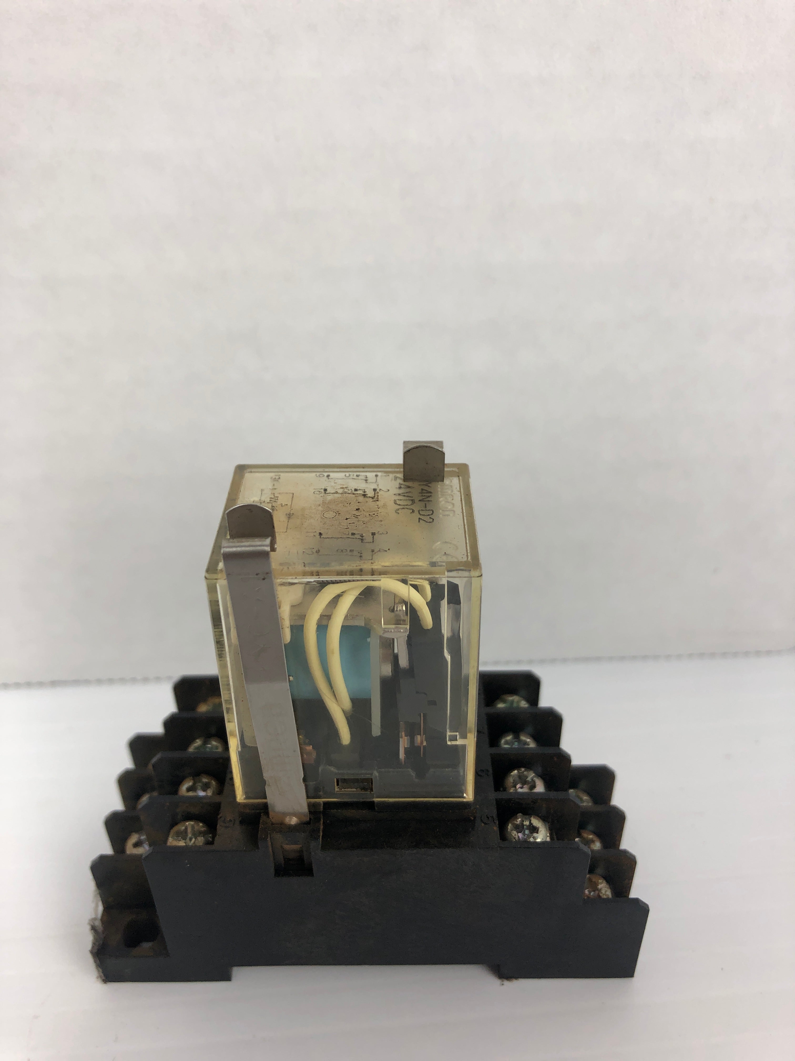 Omron MY4N-D2 Relay with Base 22Y5YF 5A