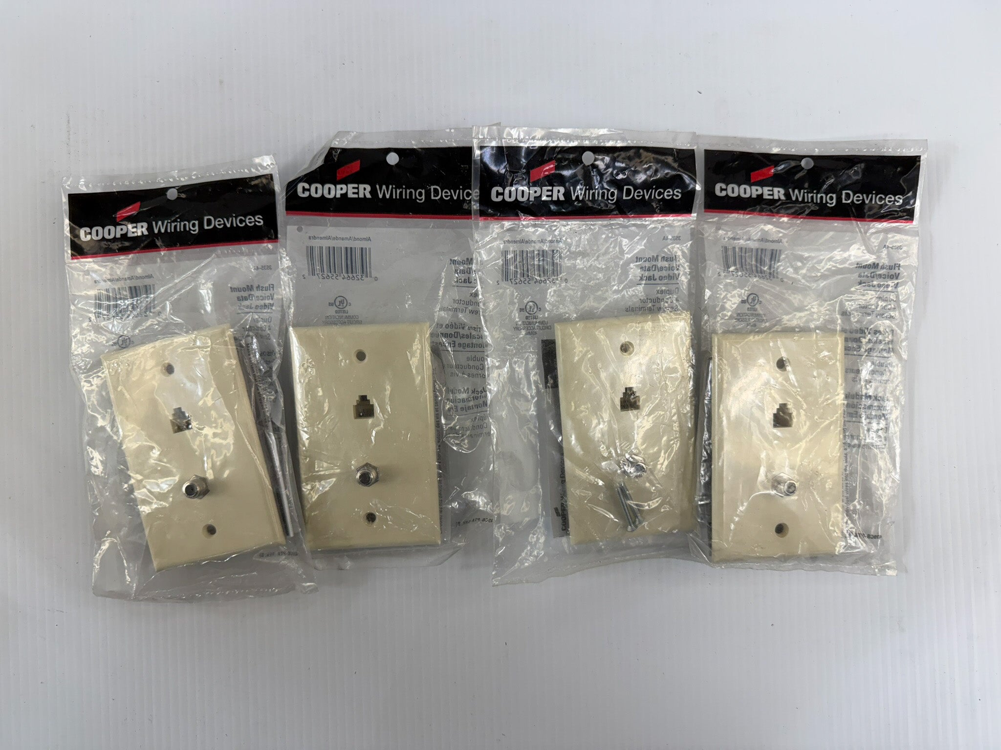 Cooper Wiring Flush Mount Voice/Data Video Jack 3535-4A Lot of 4