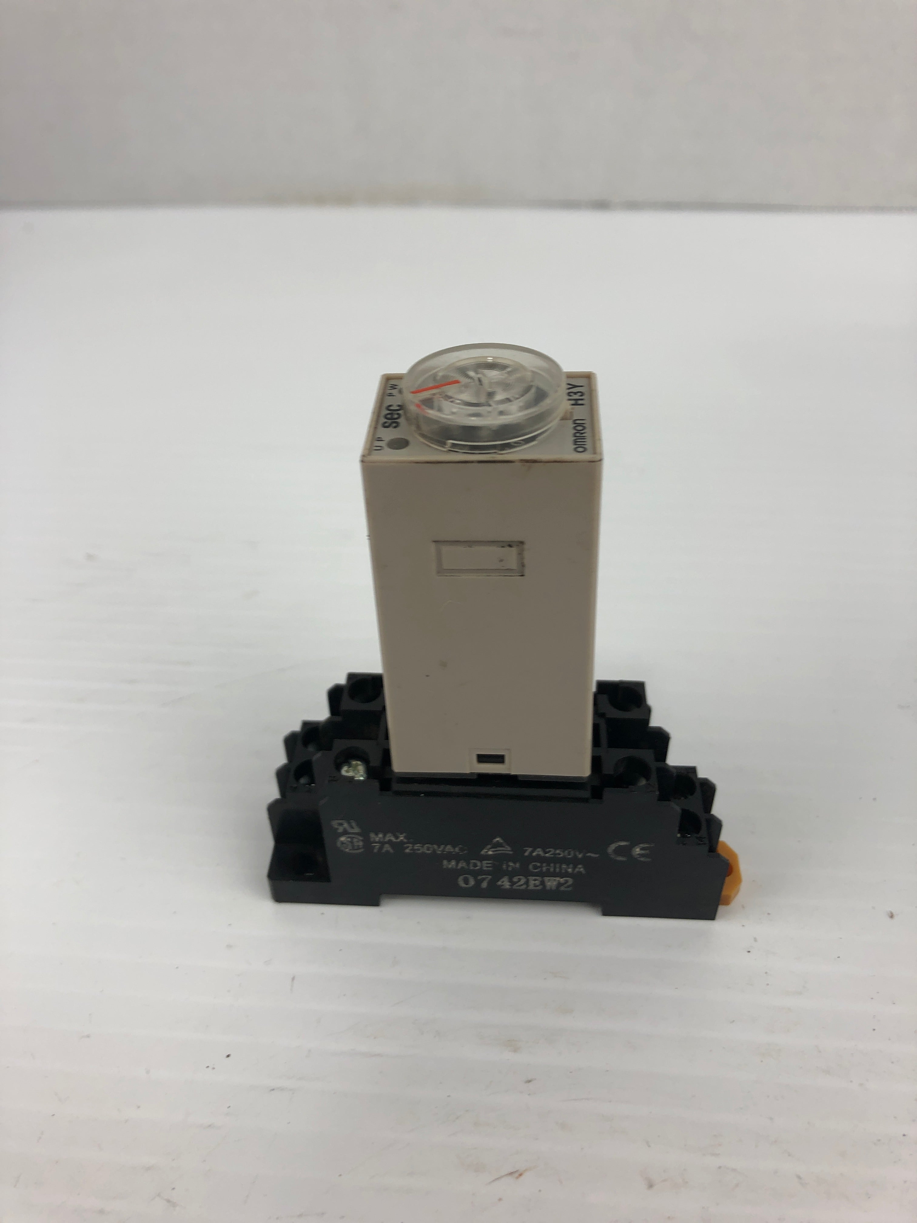 Omron H3Y-2 Timer DC24V with Base 0742EW2