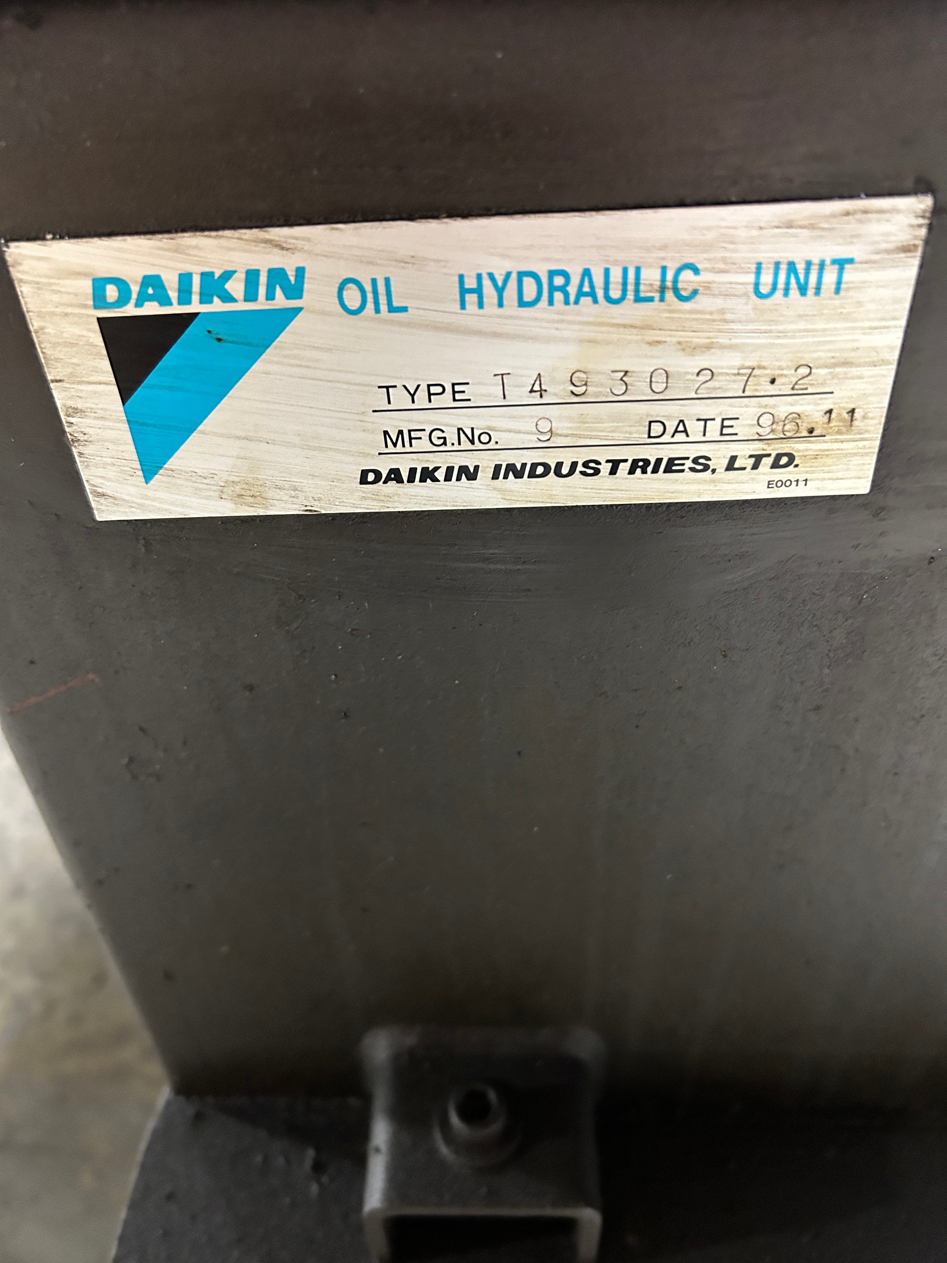 Daikin Industries AKZ569 Inverter Oil Cooling Unit Chiller 1702516 & Oil Tank 9